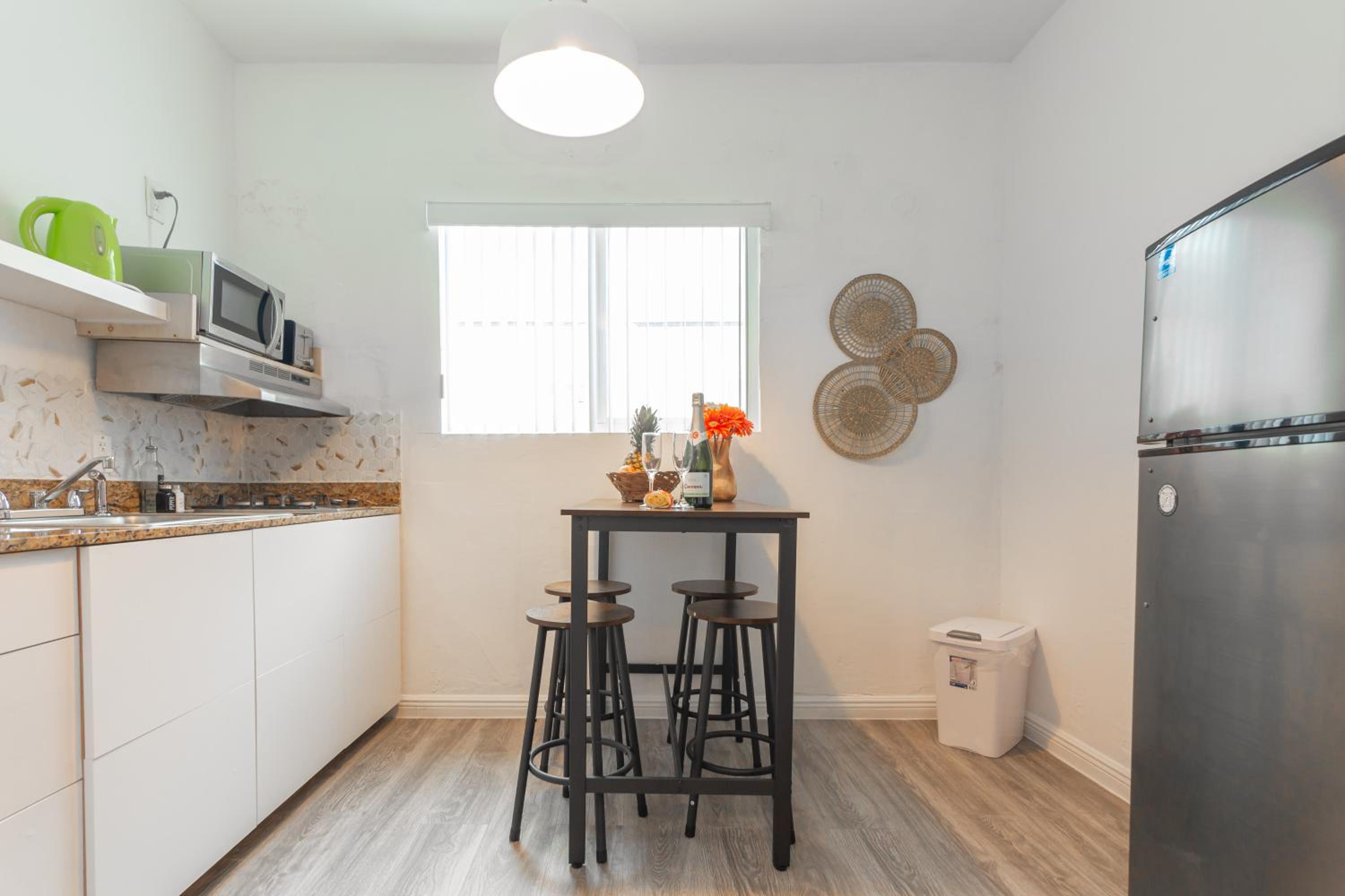 Three-Bedroom Apartment - Photo 4
