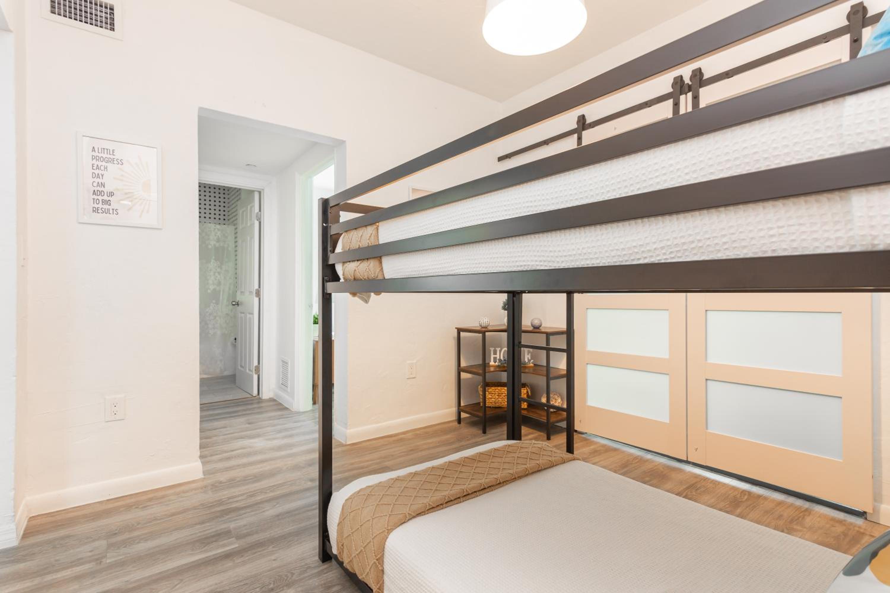 Three-Bedroom Apartment - Photo 9