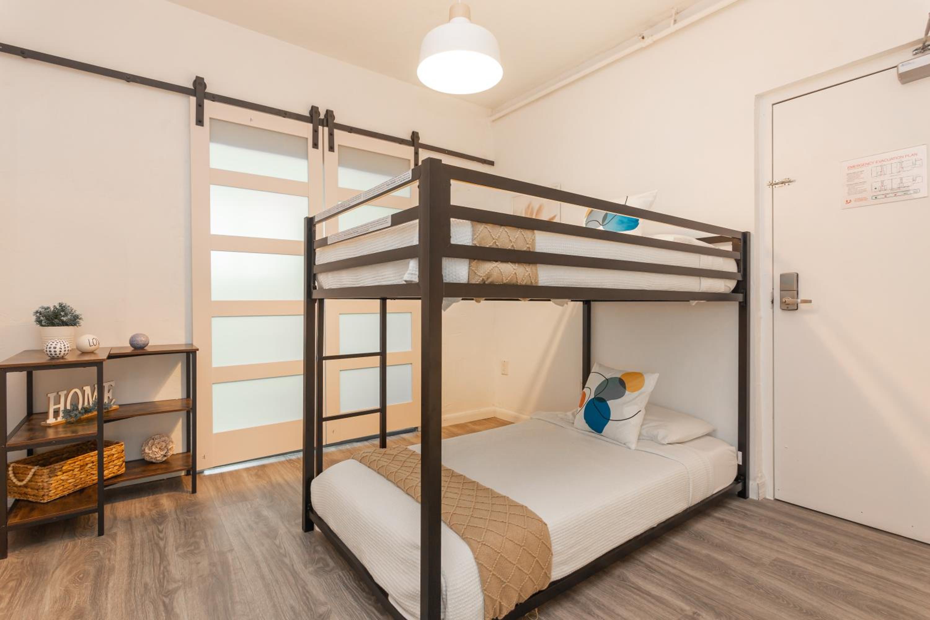 Three-Bedroom Apartment - Photo 7
