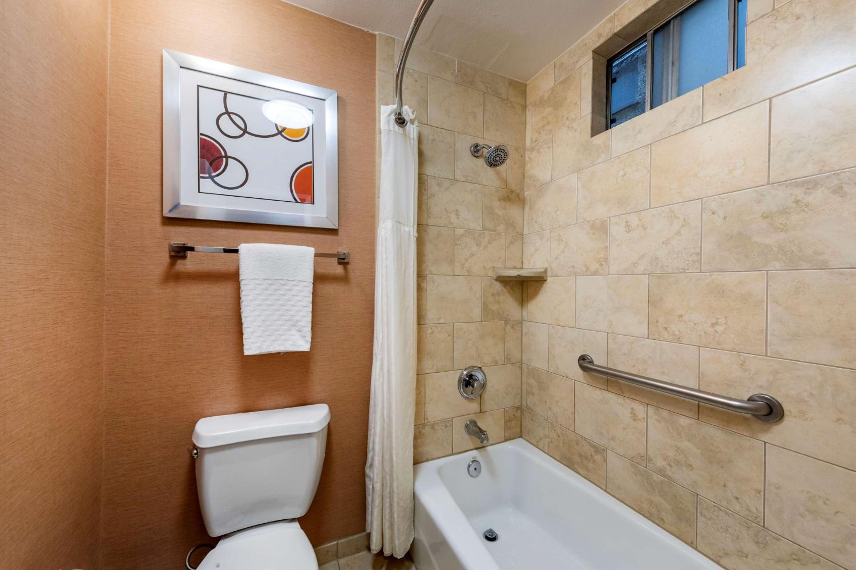 Double Room with Two Double Beds - Non-Smoking - Photo 2