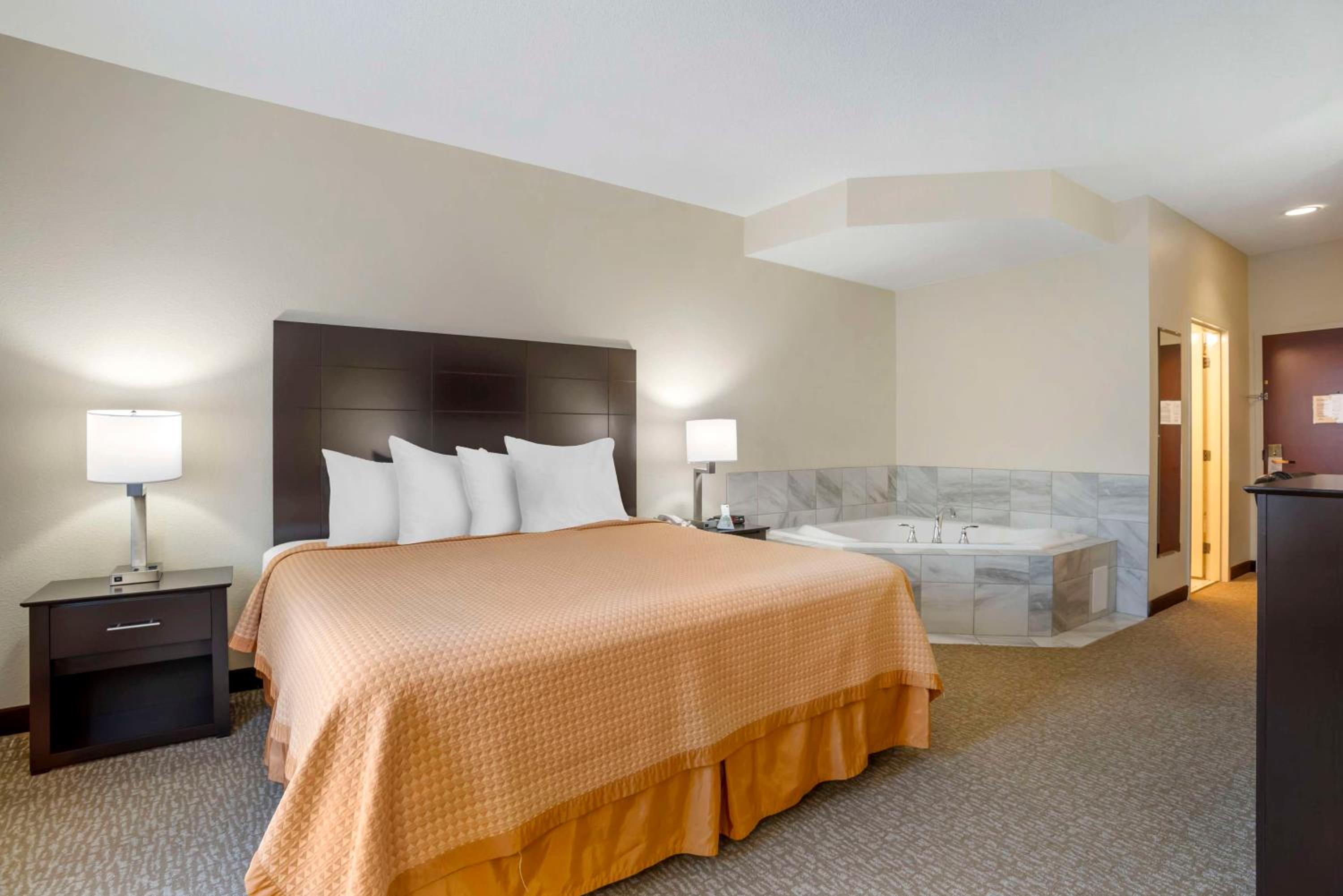 King Suite with Sofa Bed and Spa Bath - Non-Smoking