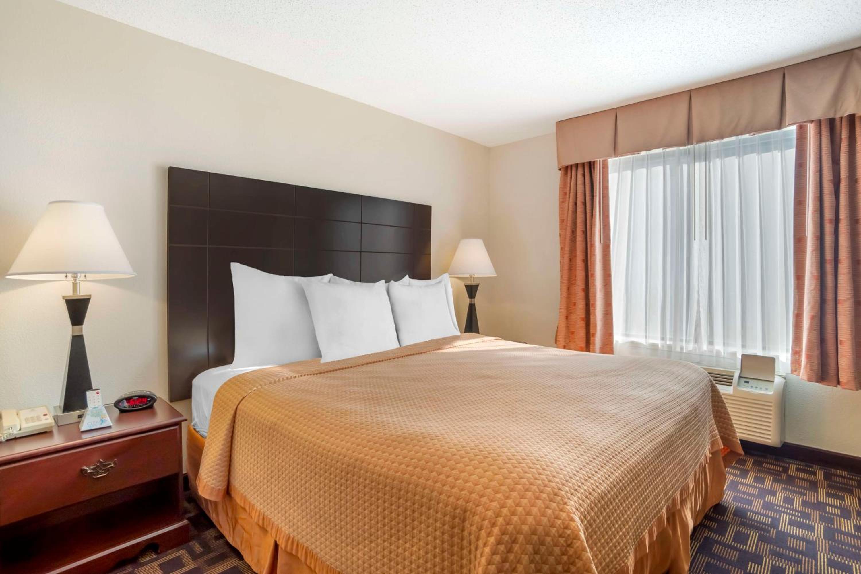 King Suite with Sofa Bed and Spa Bath - Non-Smoking