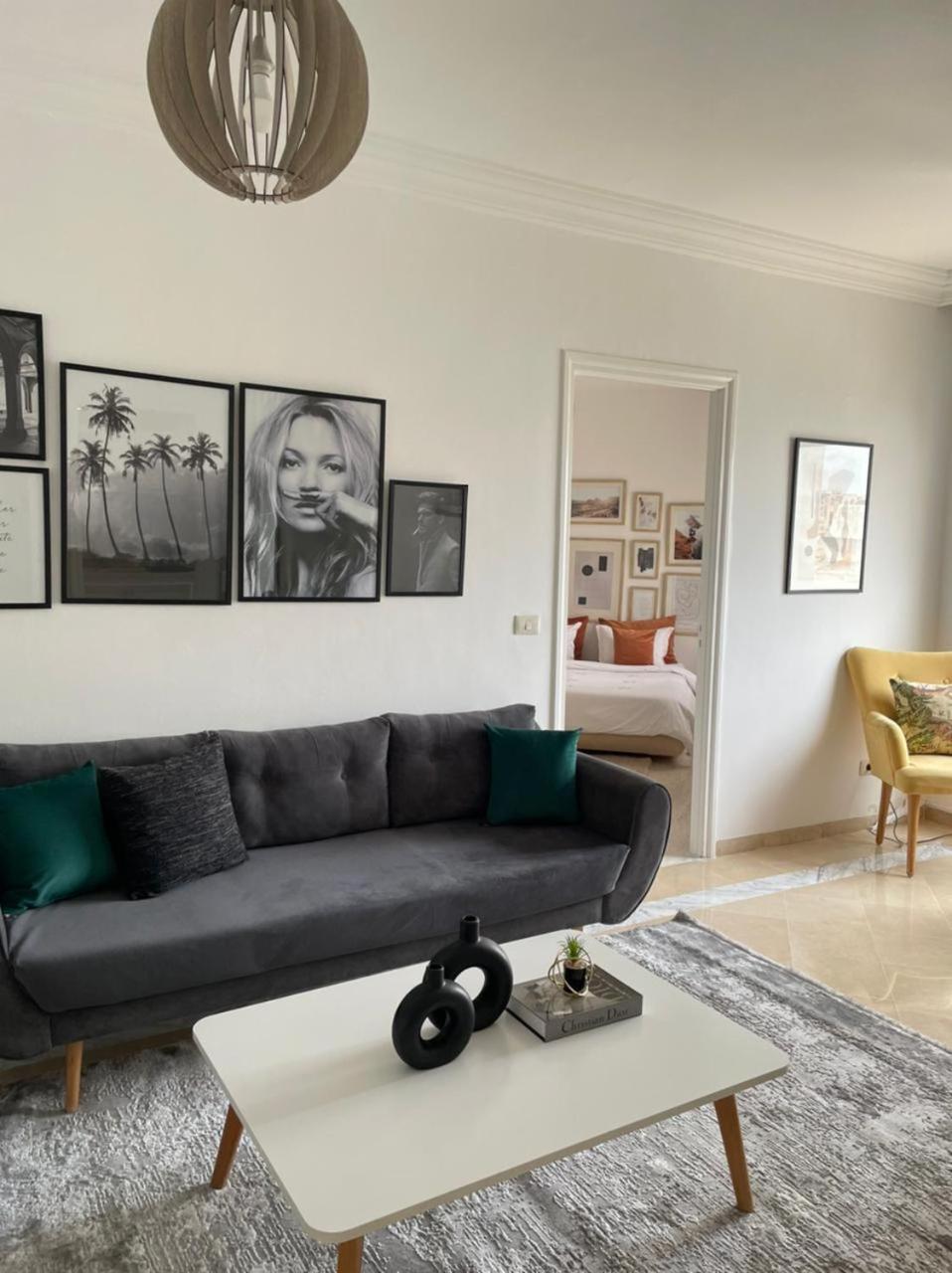 One-Bedroom Apartment photo 1