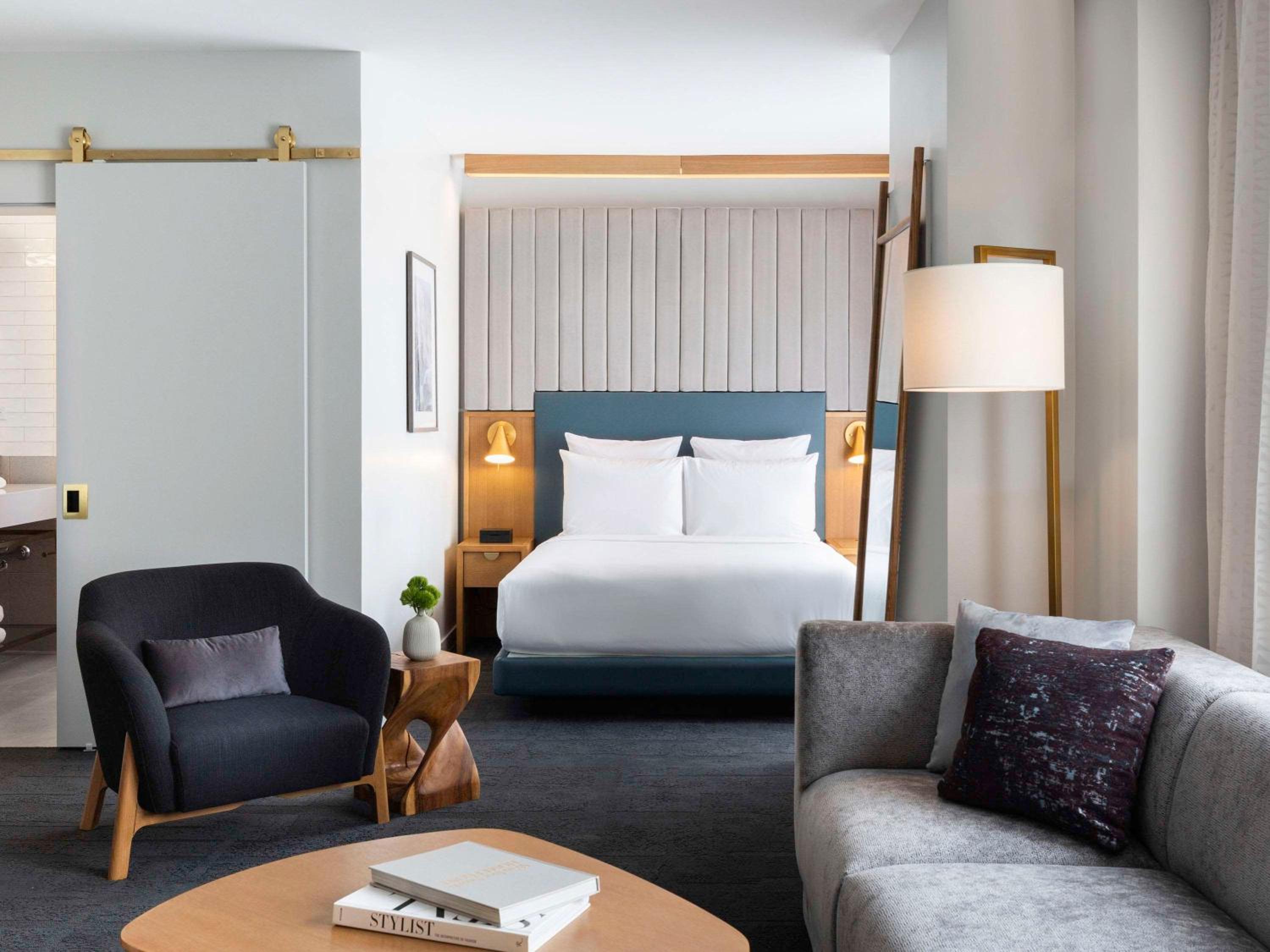 Deluxe Queen Suite