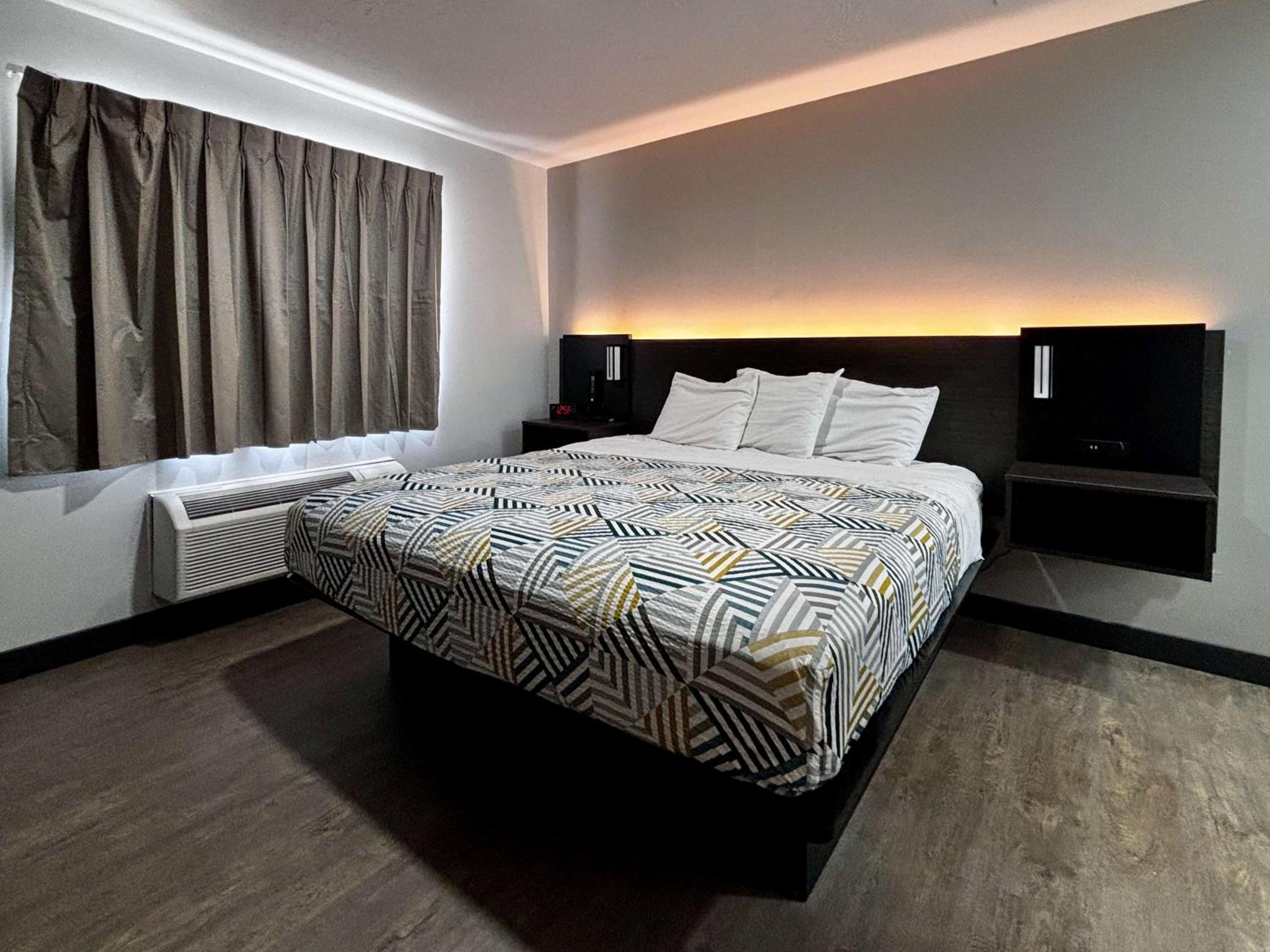 King Studio with Sofa Bed - Non-Smoking - Photo 6