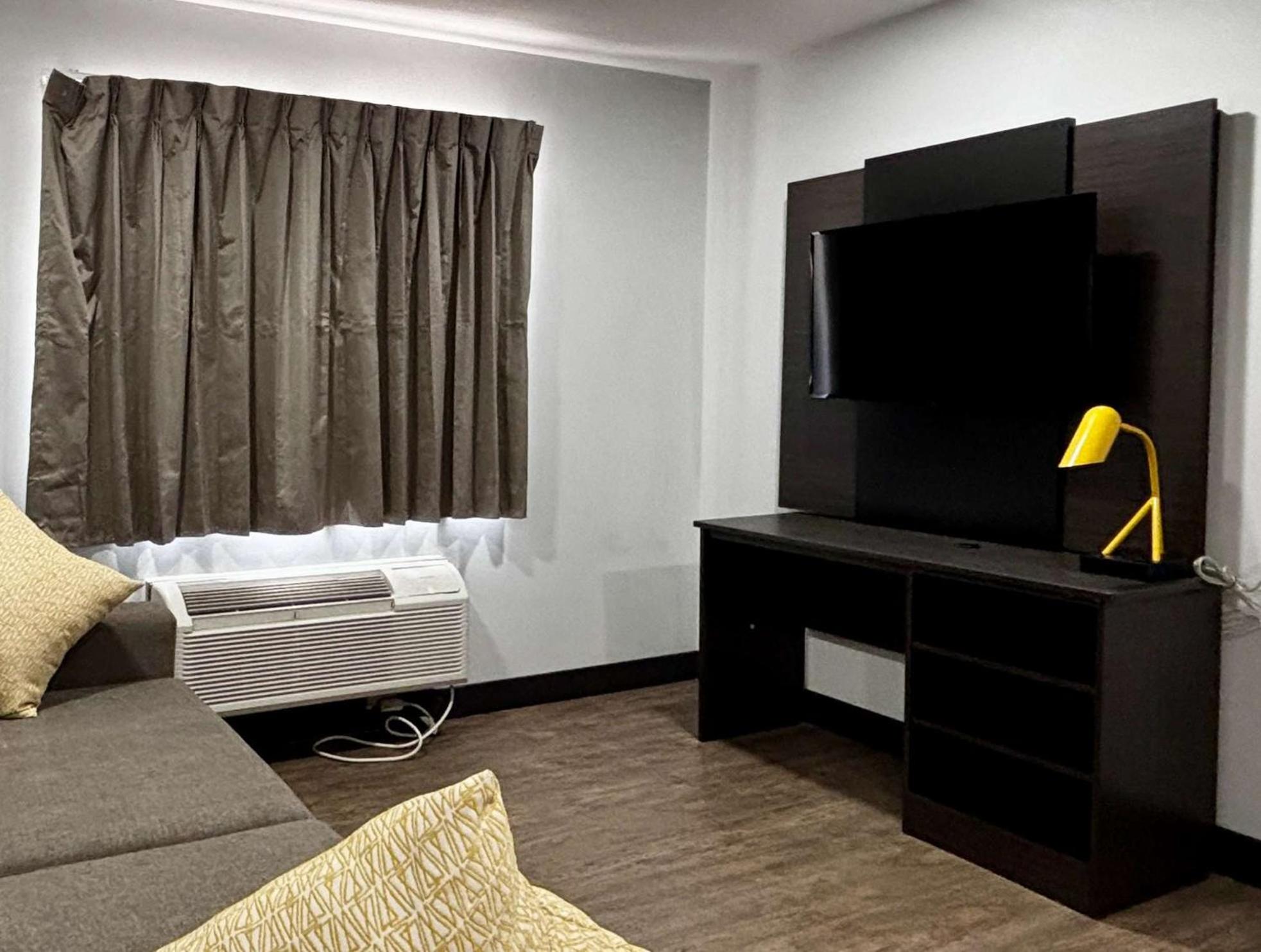 King Studio with Sofa Bed - Non-Smoking - Photo 7