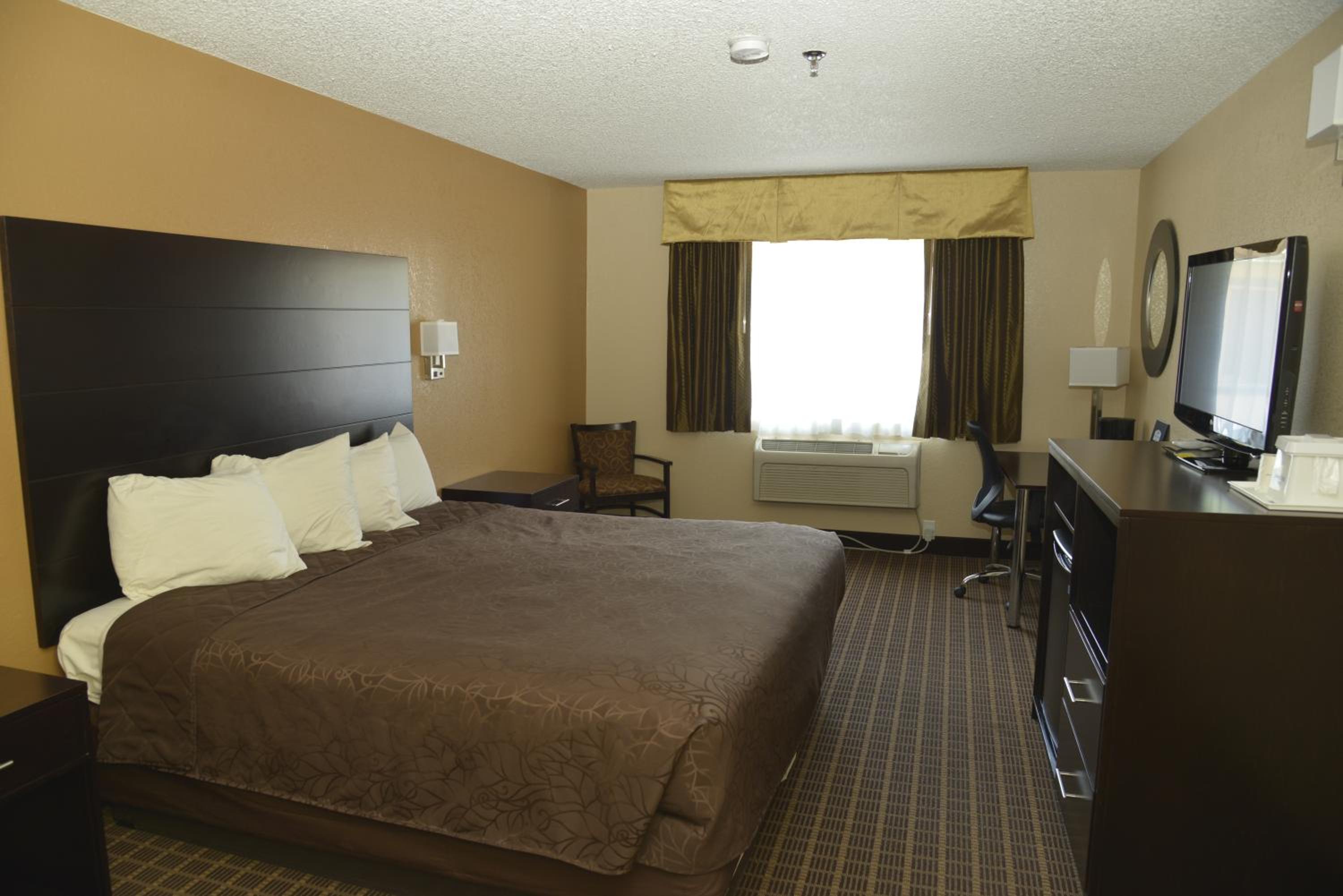 King Room - Non-Smoking photo 2
