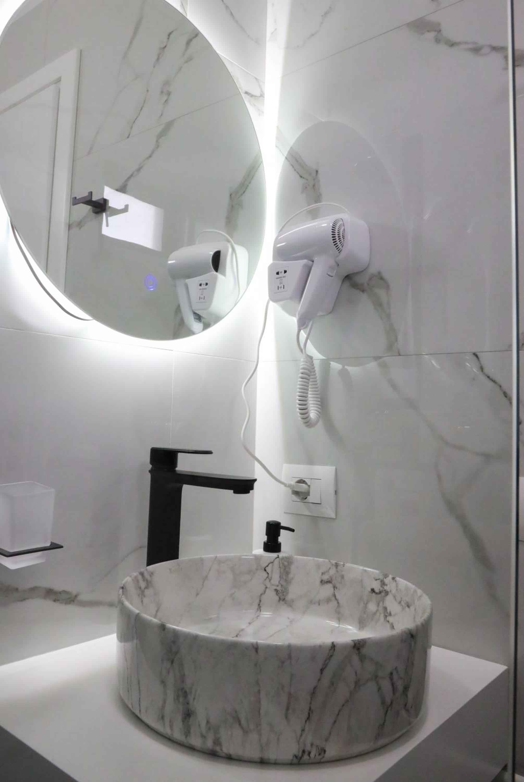 Double or Twin Room with Private Bathroom photo 3