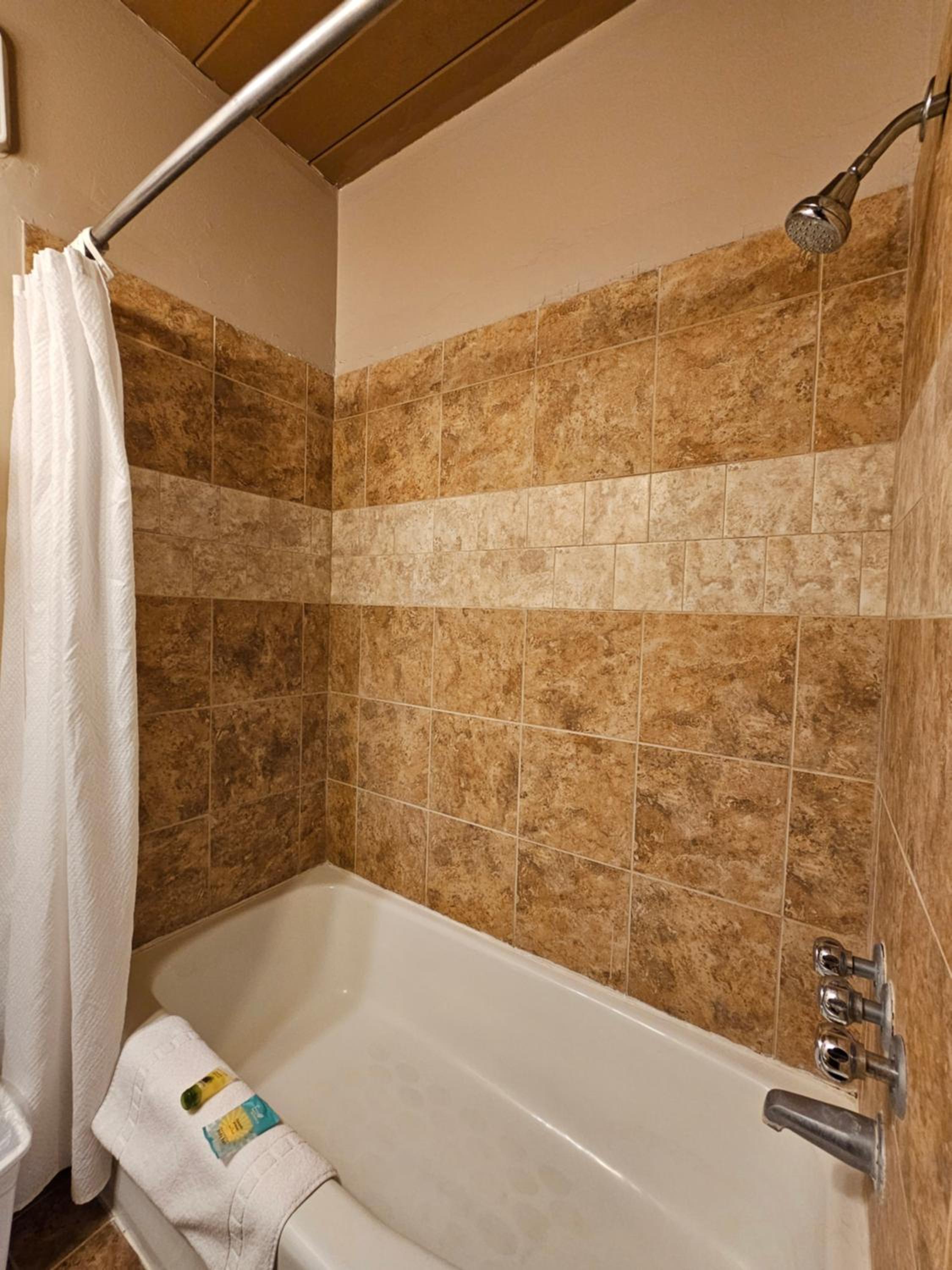 Non-Smoking Double Queen Room - Photo 2