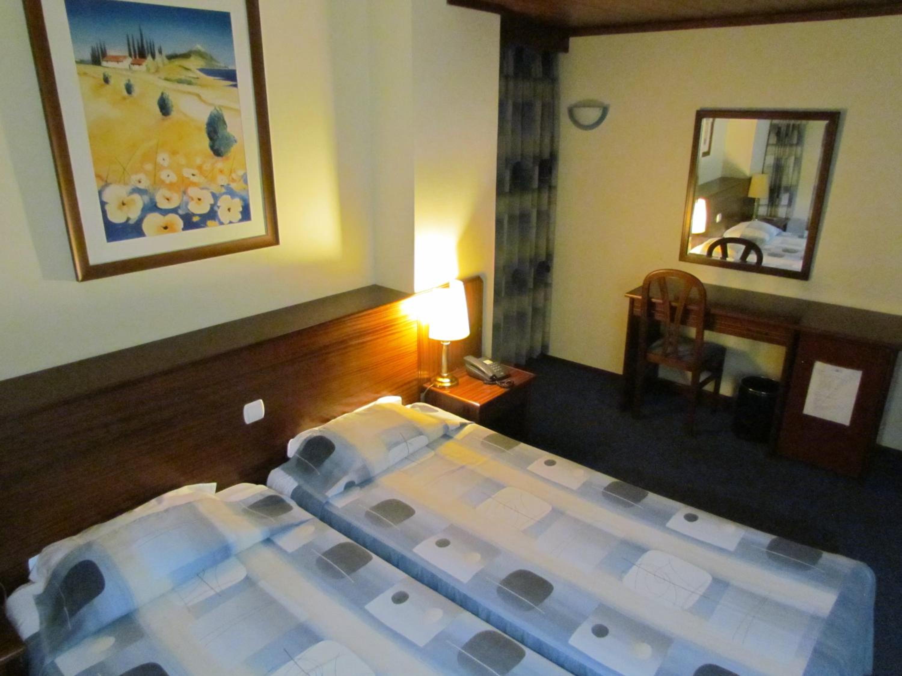 Twin Room - Photo 4