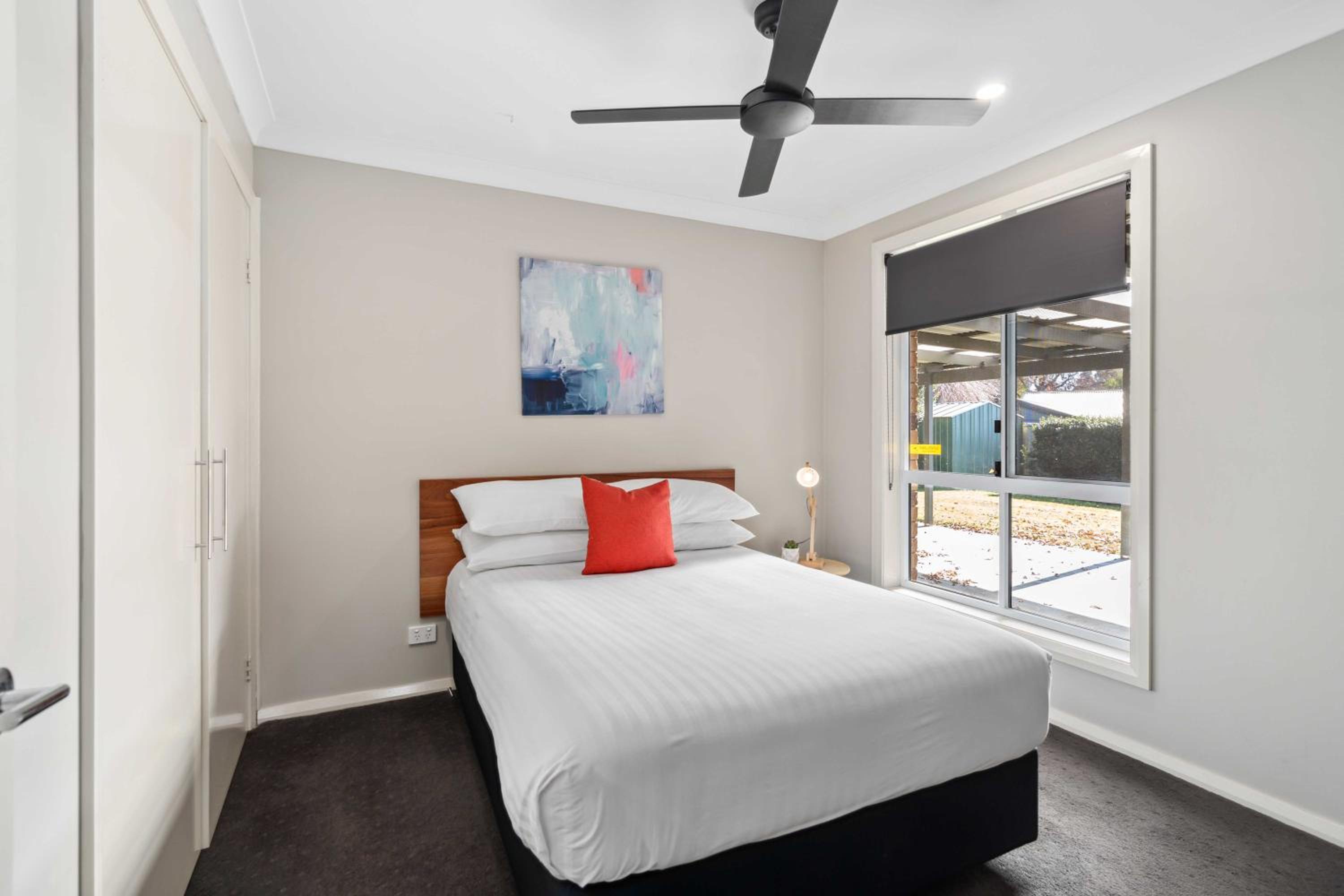 Three-Bedroom House - Telford House photo 2