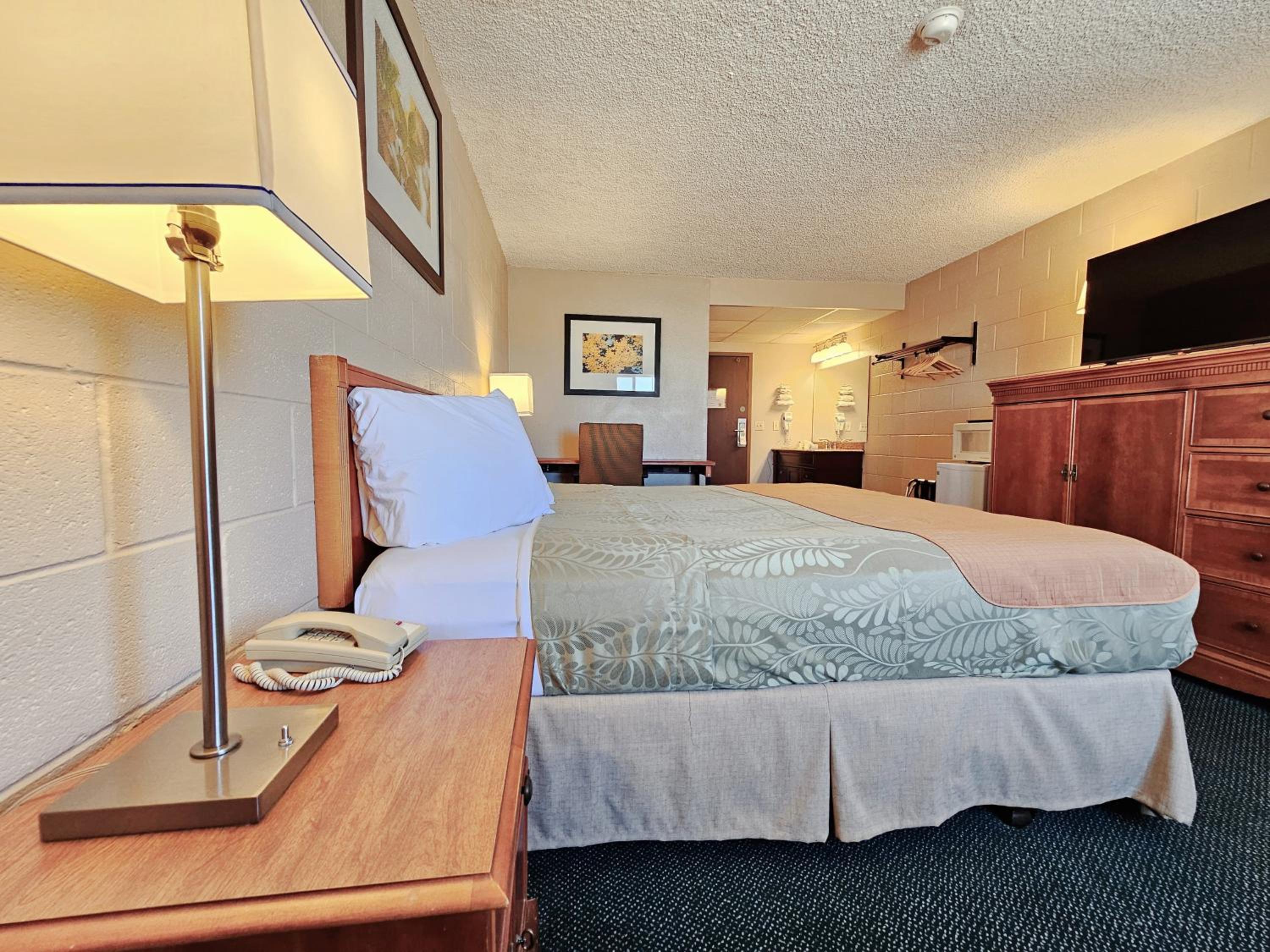 Standard King Room - Photo 5