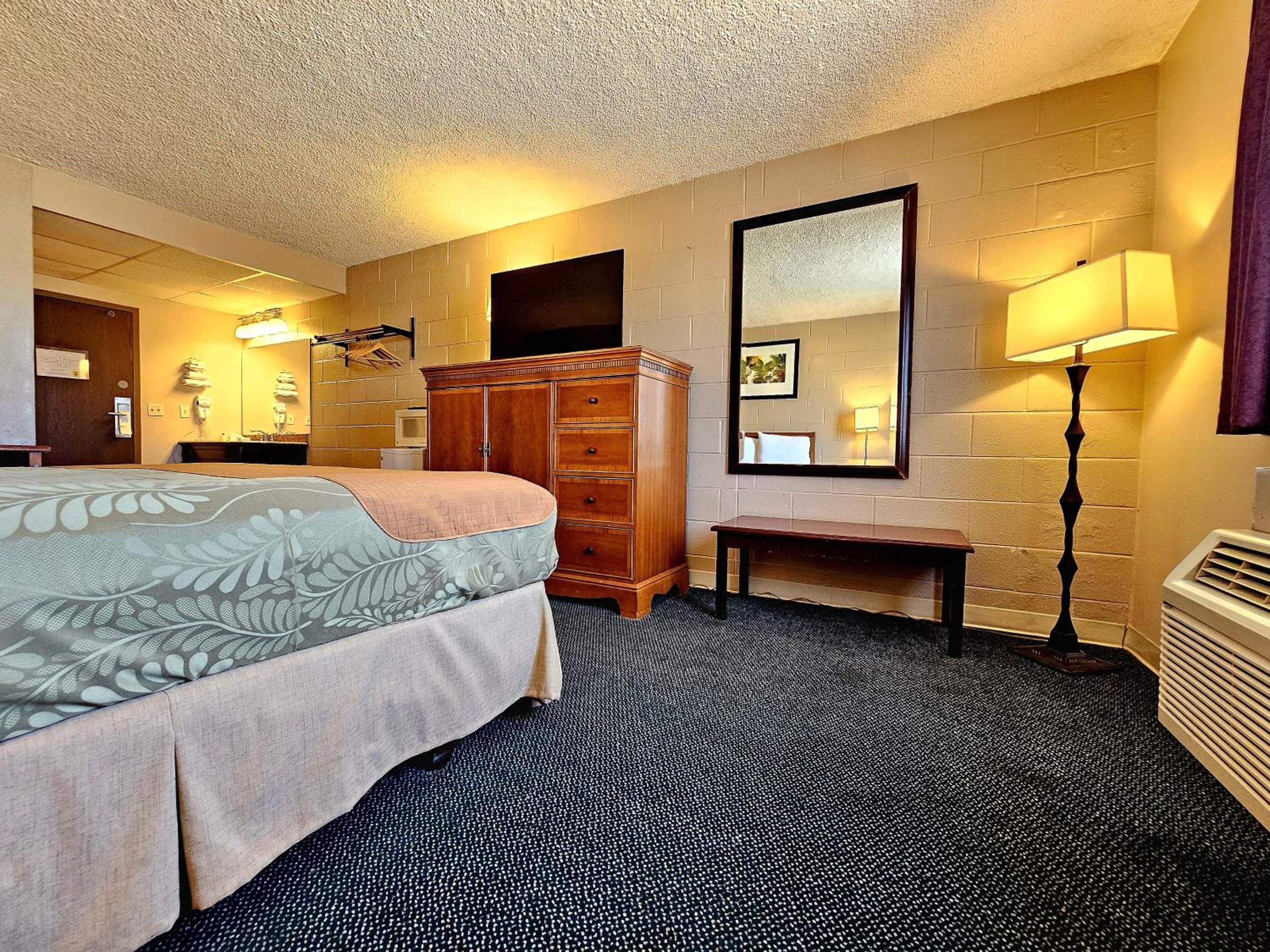 Standard King Room - Photo 1