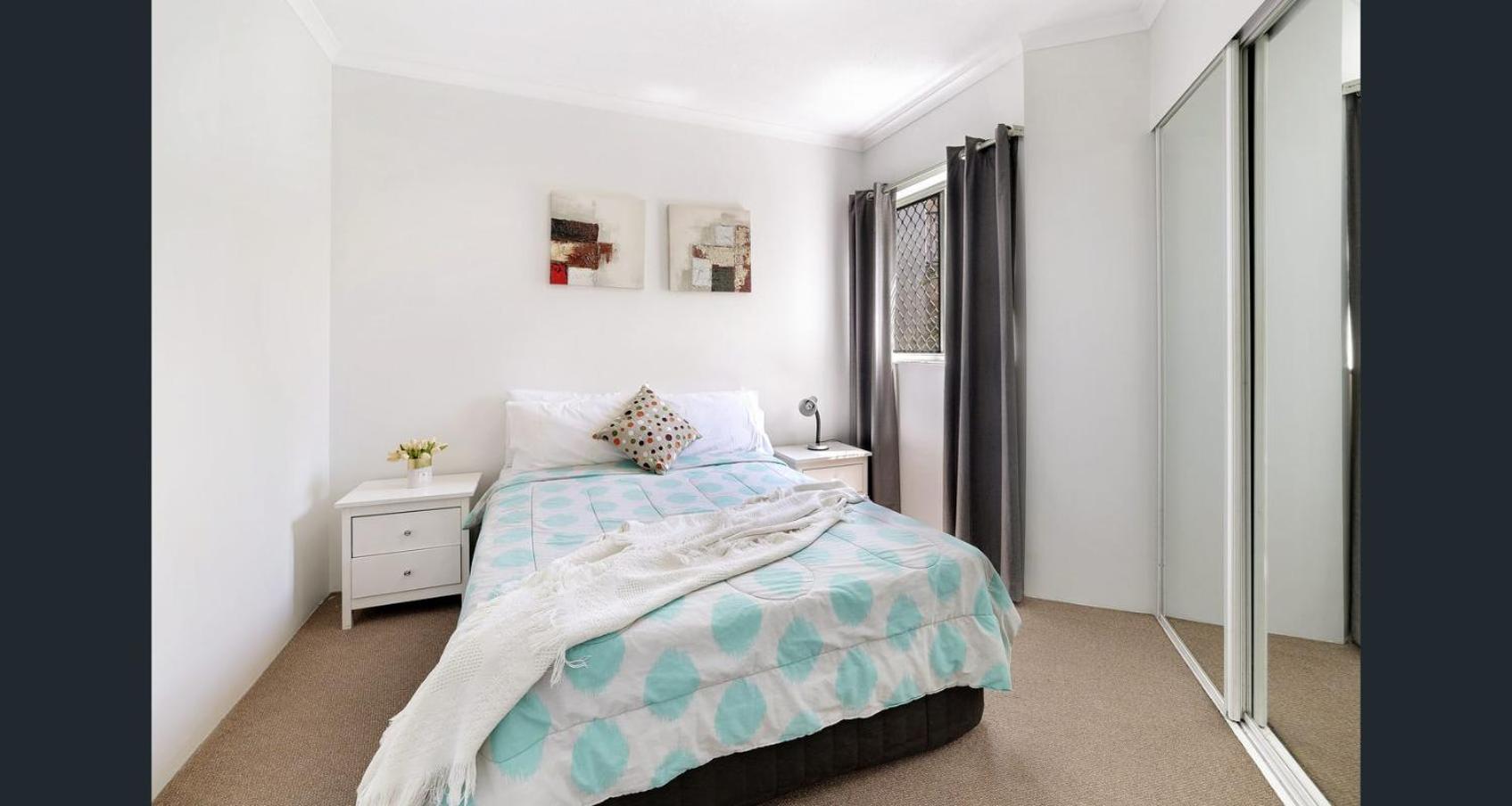 Three-Bedroom Apartment - Photo 31