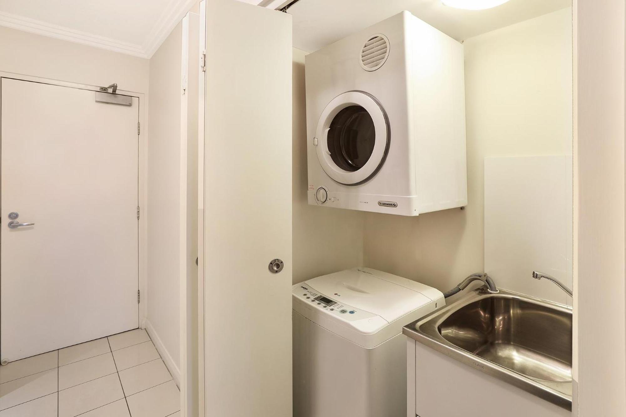 One-Bedroom Apartment - Photo 6
