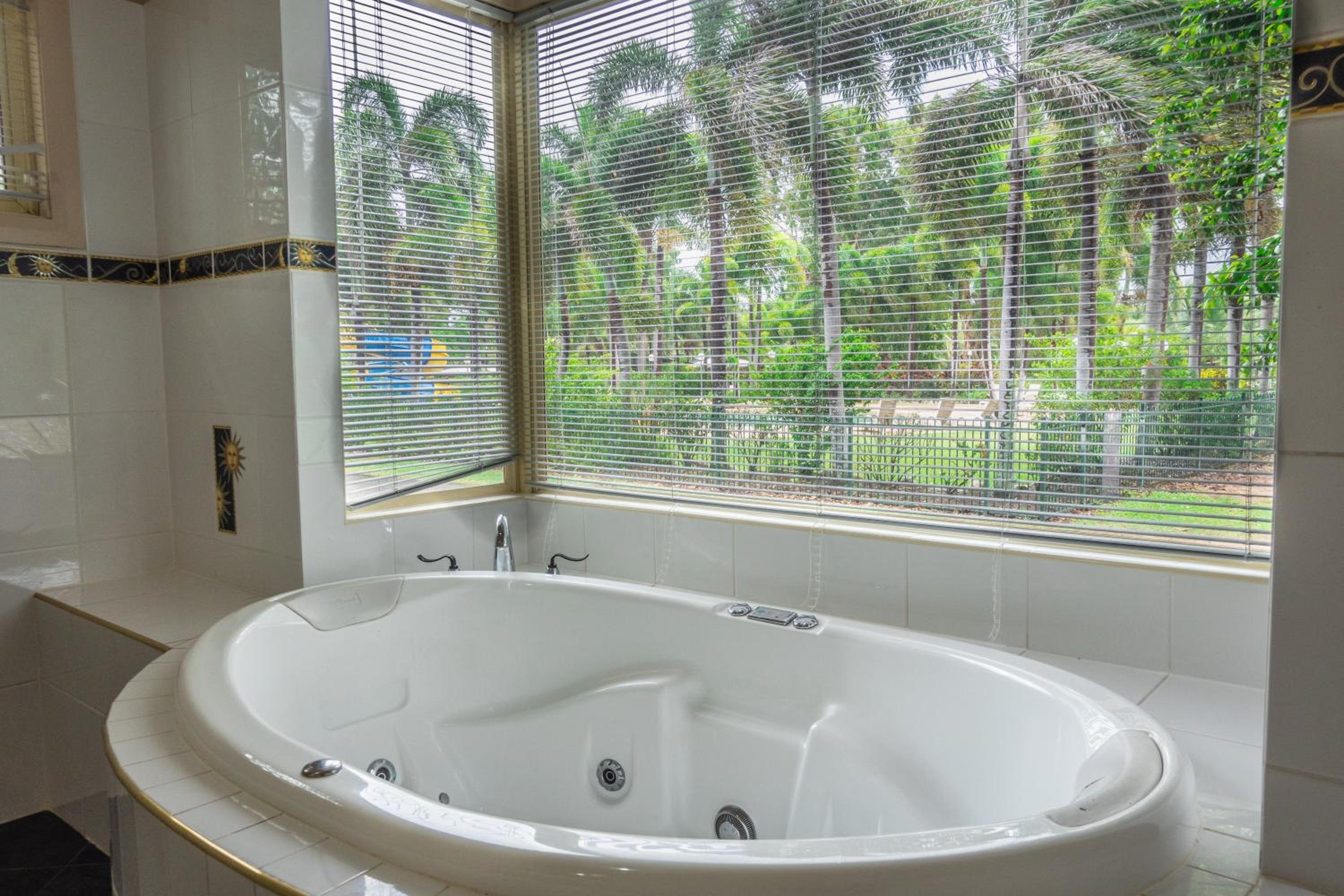 Two Bedroom Beachfront Spa Villa photo 3