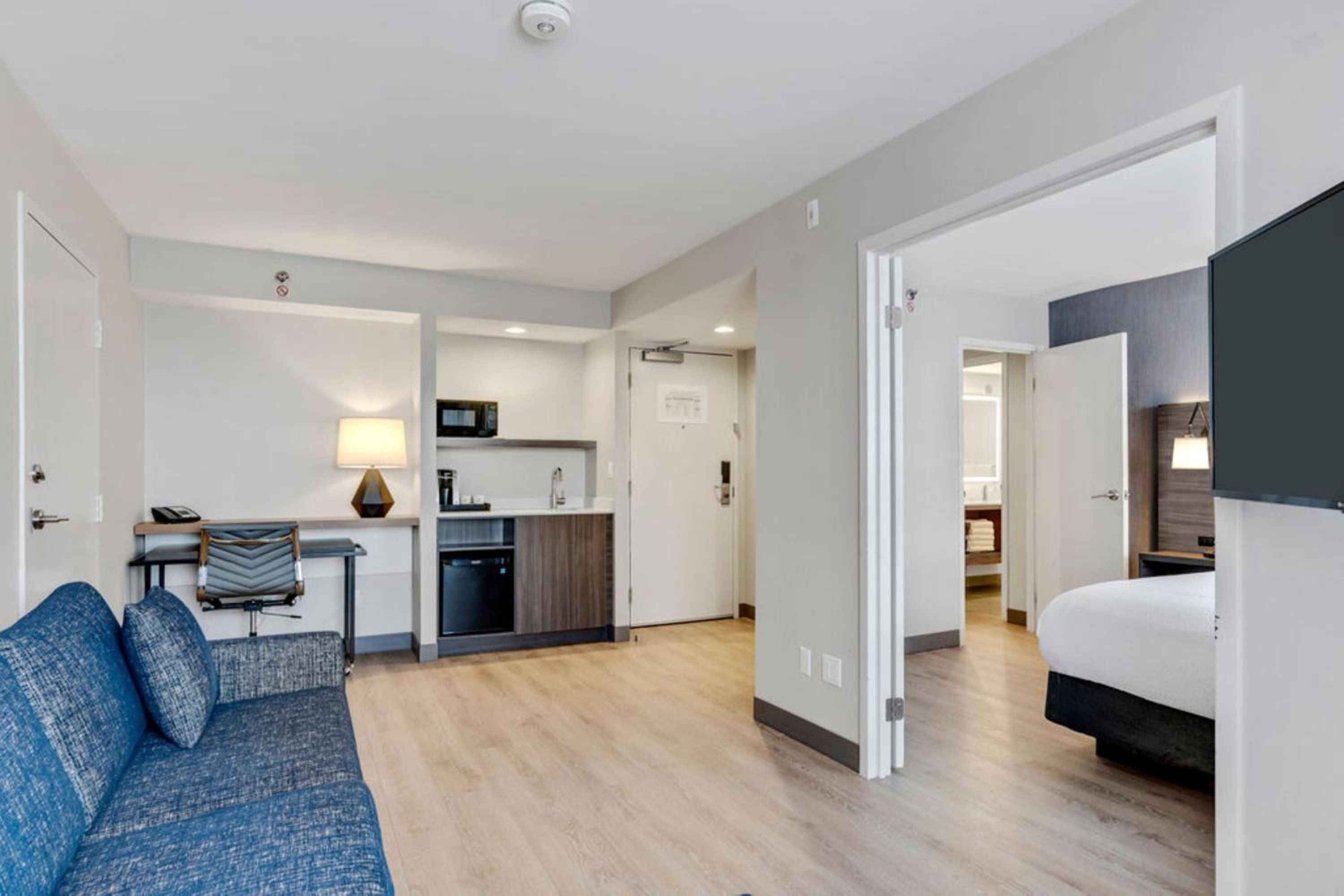 Corner King Suite with Sofa Bed - Photo 10