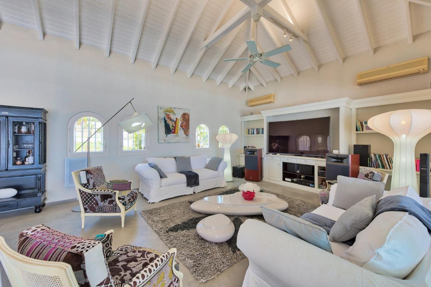 Villa photo 1