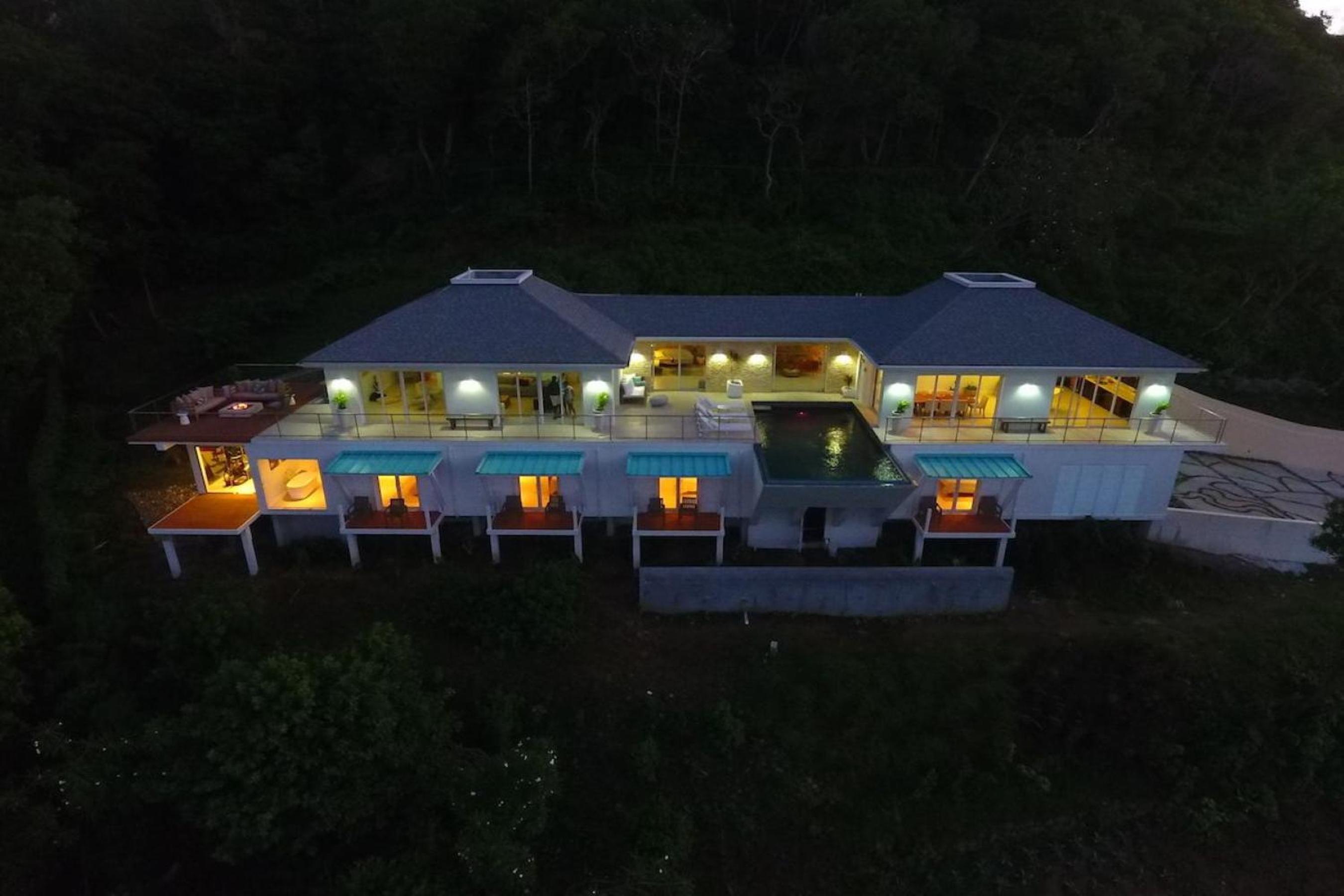 Villa photo 2