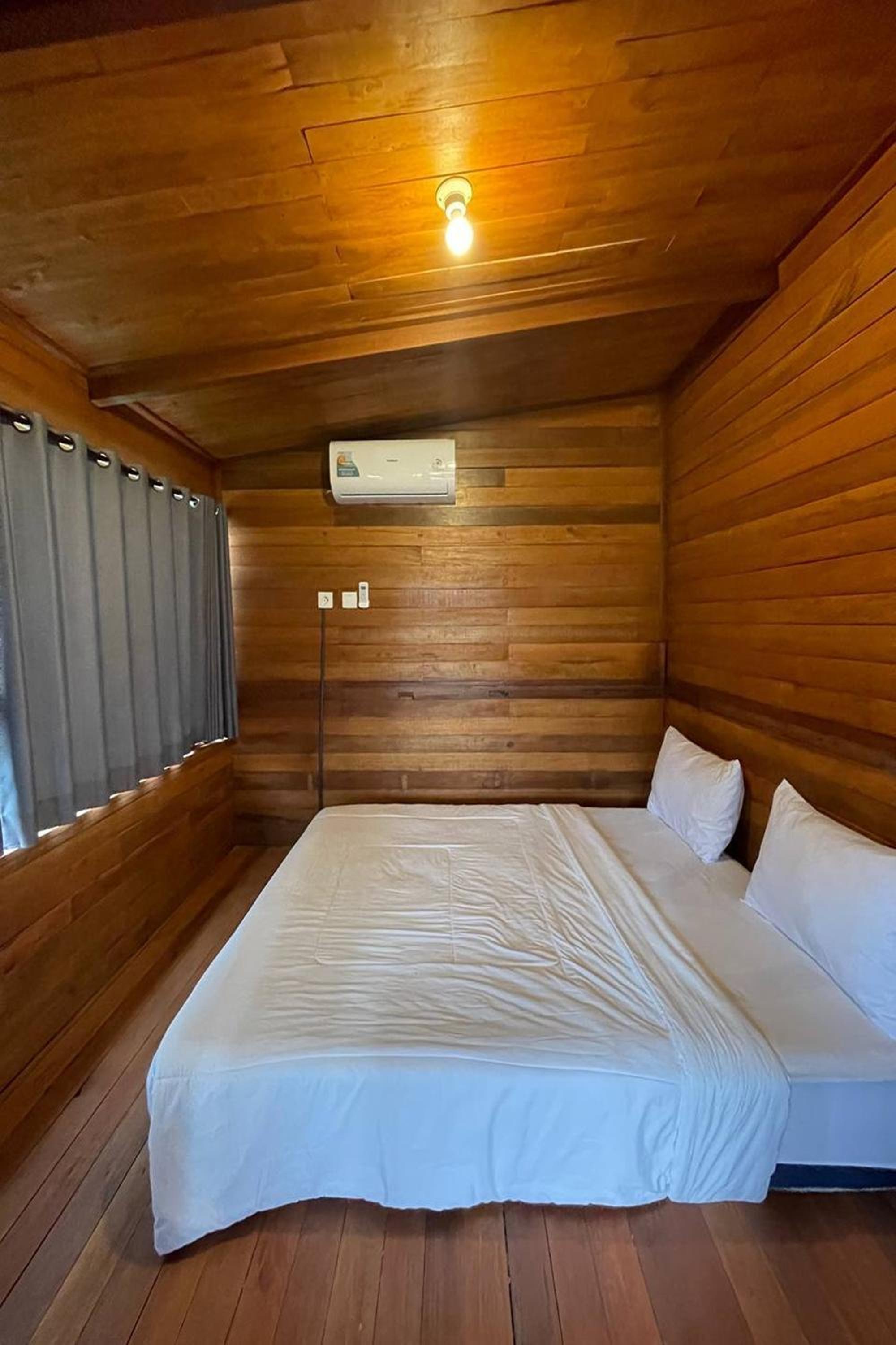 Deluxe Double Room with Balcony - Photo 3