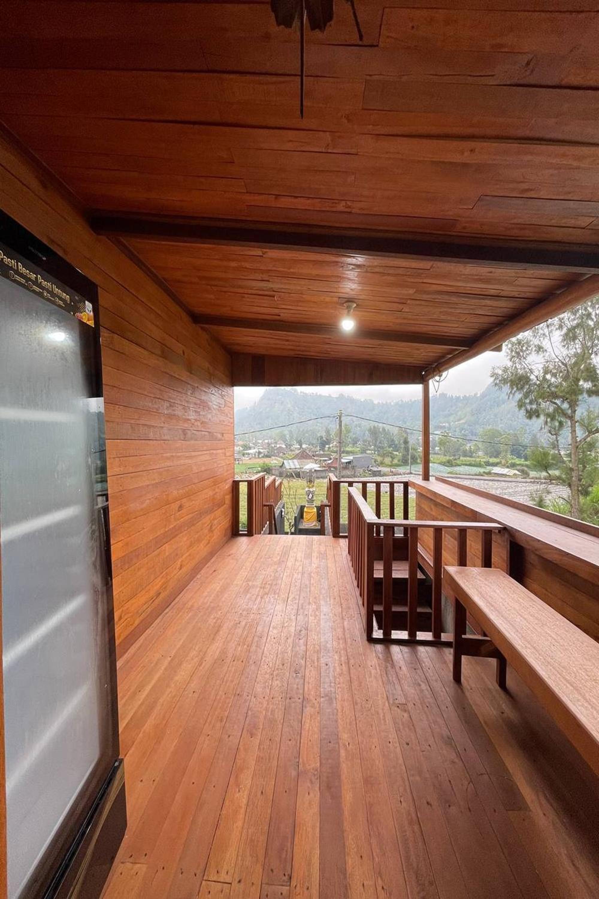 Deluxe Double Room with Balcony - Photo 8