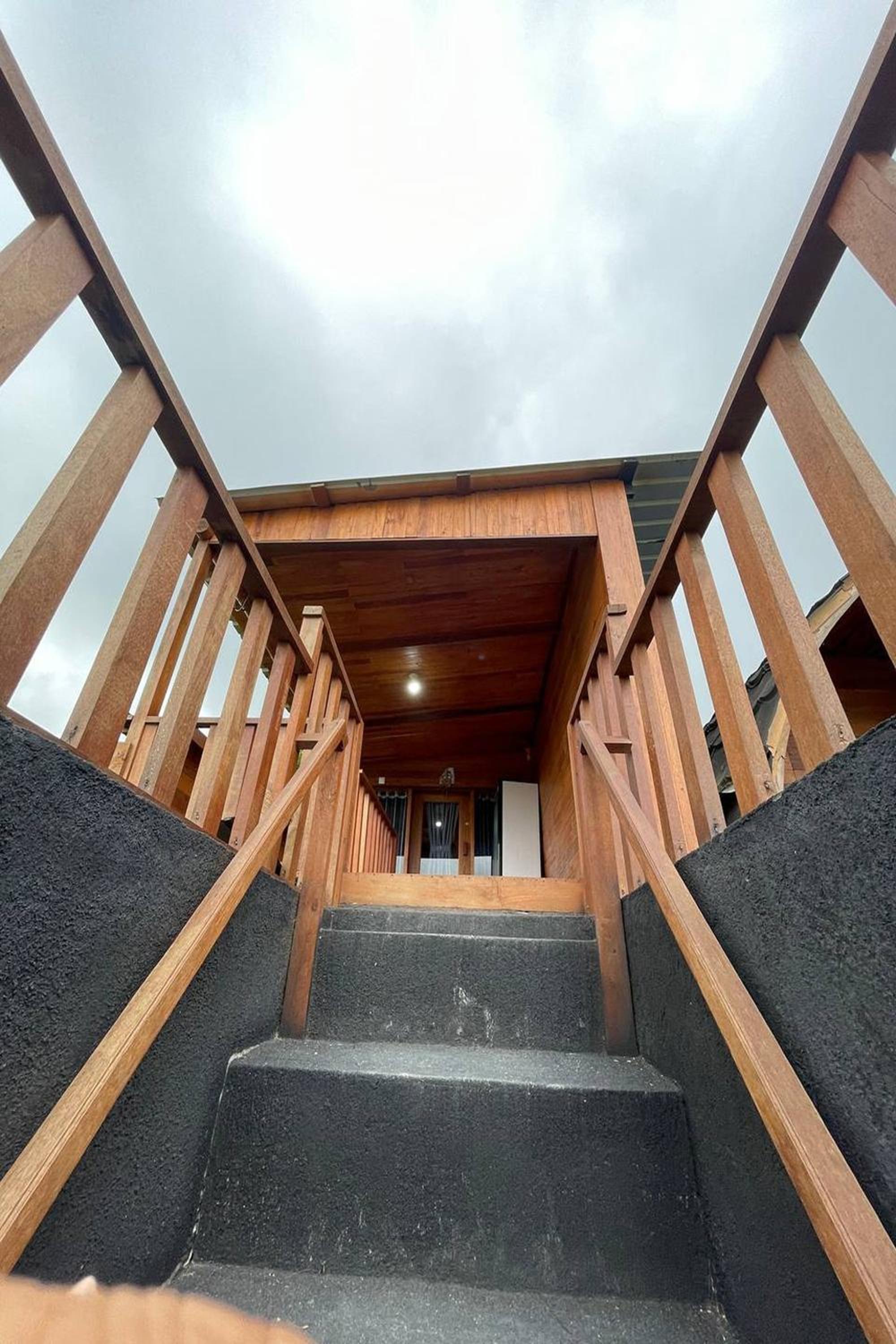 Deluxe Double Room with Balcony - Photo 10