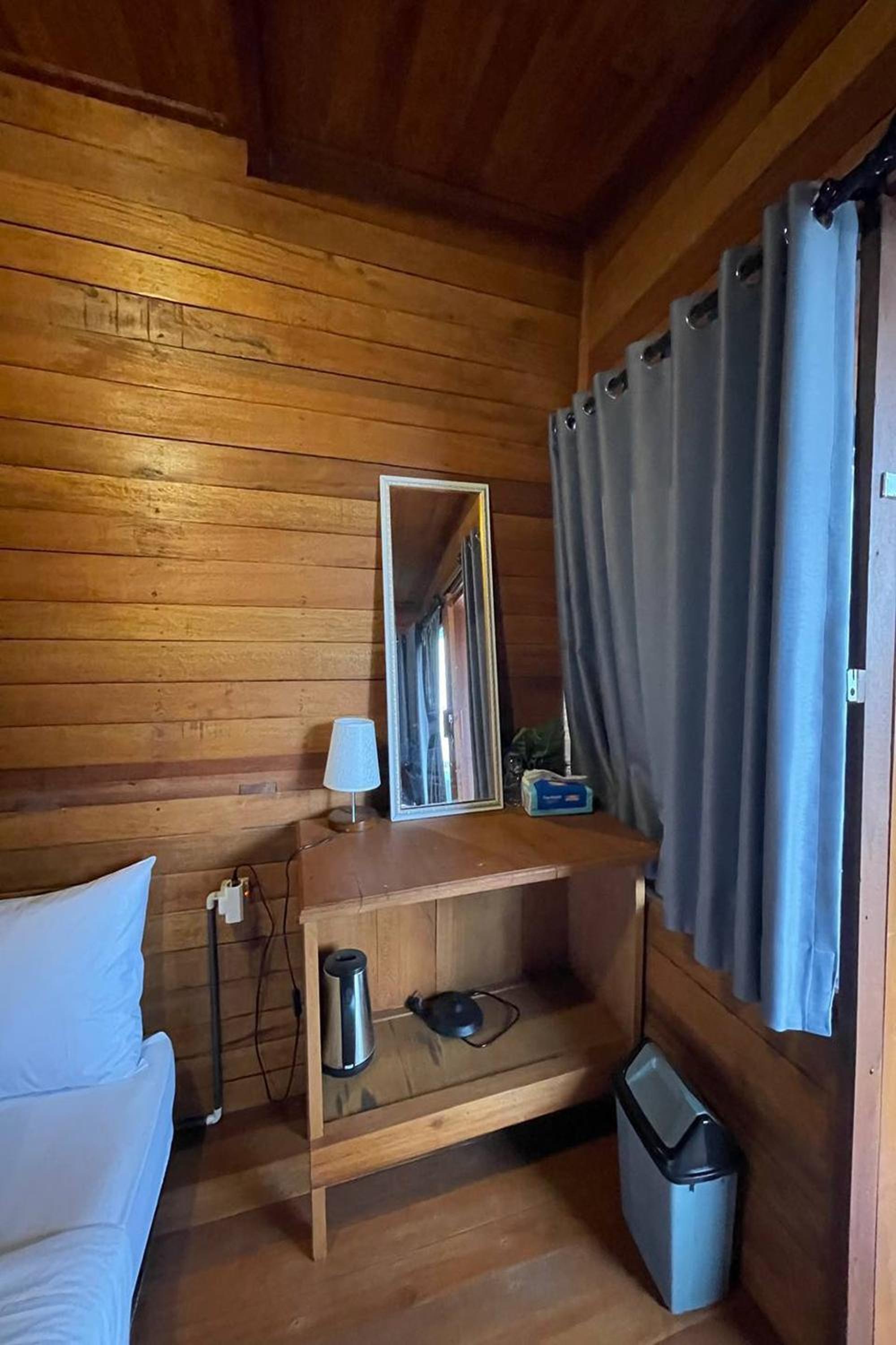 Deluxe Double Room with Balcony - Photo 9