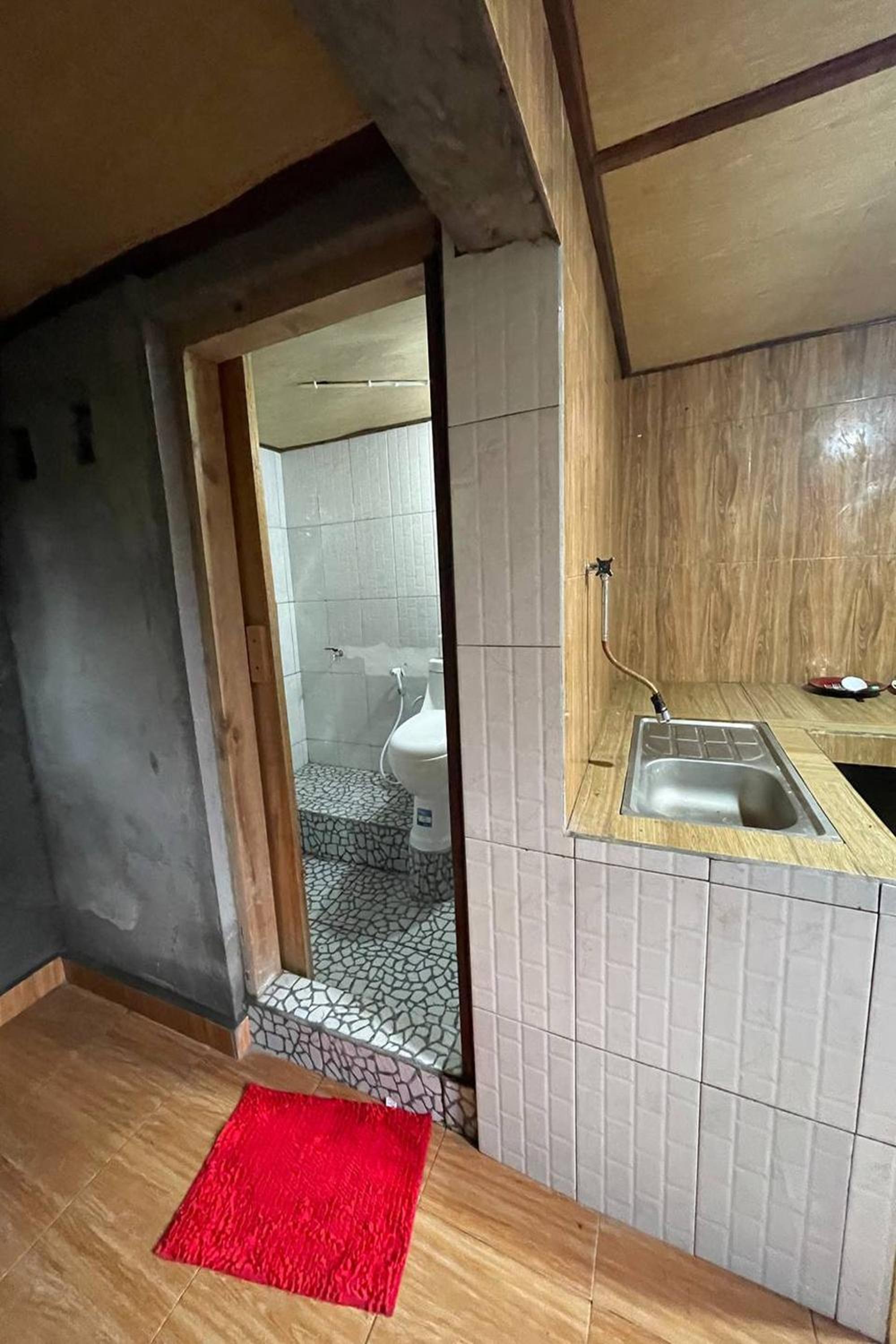 Deluxe Double Room with Balcony - Photo 15