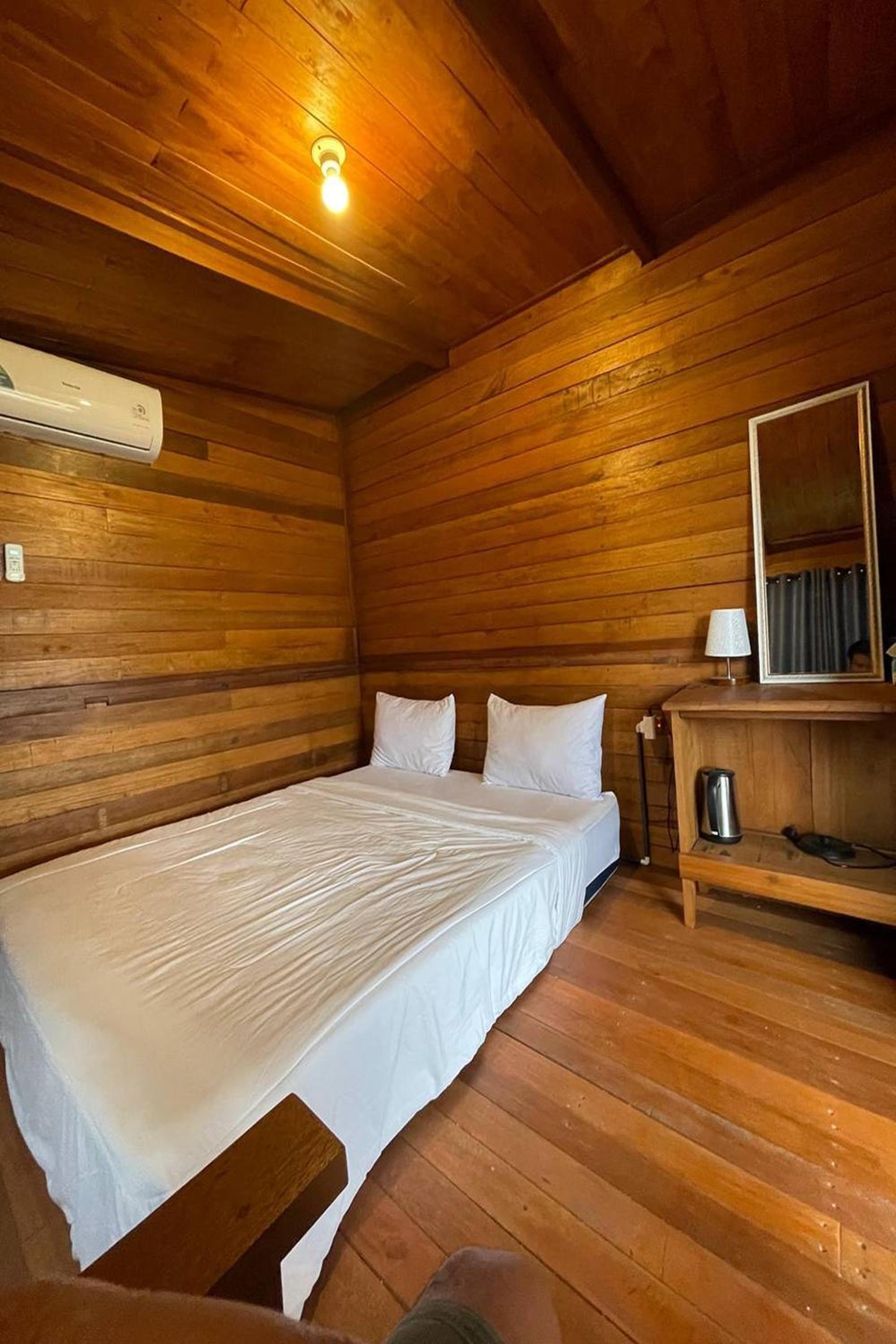 Deluxe Double Room with Balcony - Photo 4