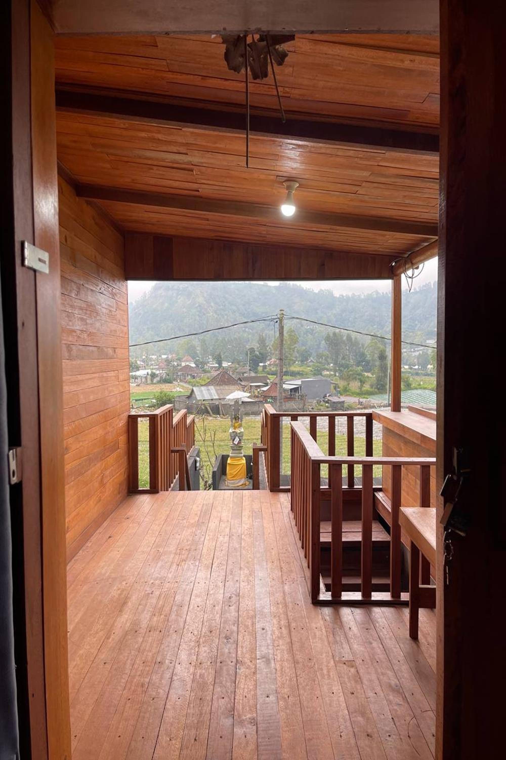 Deluxe Double Room with Balcony - Photo 11