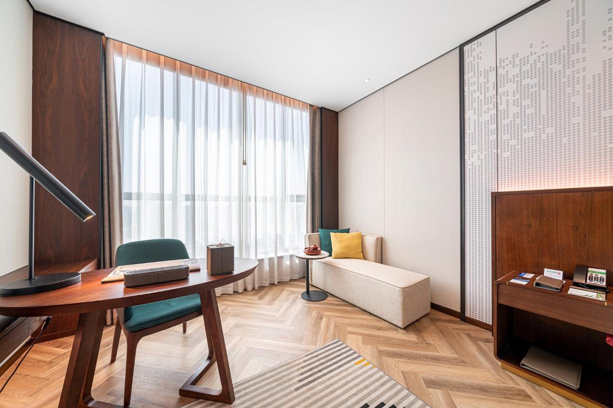 Premium Queen Room - Photo 6