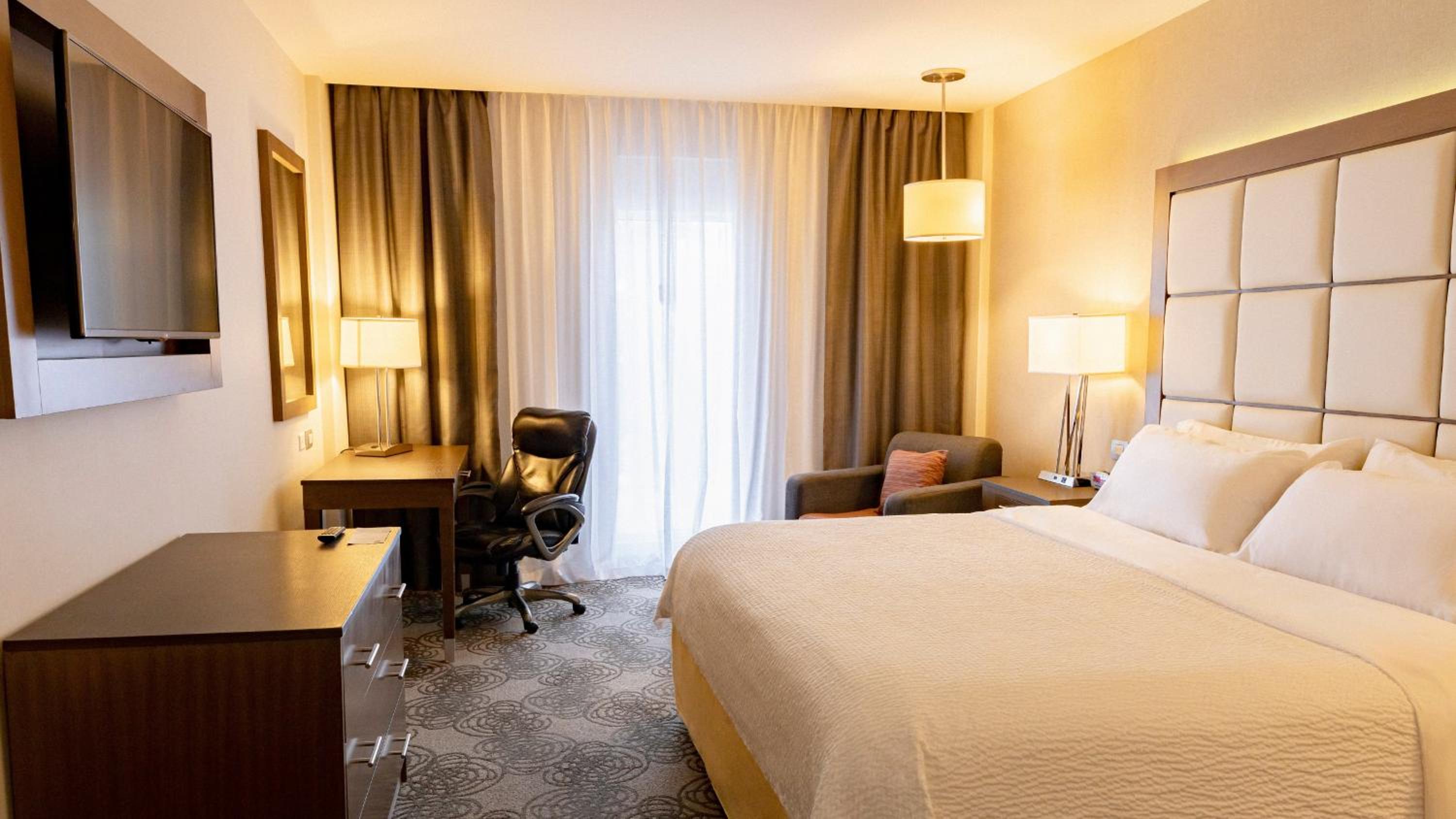 Standard King Room photo 2
