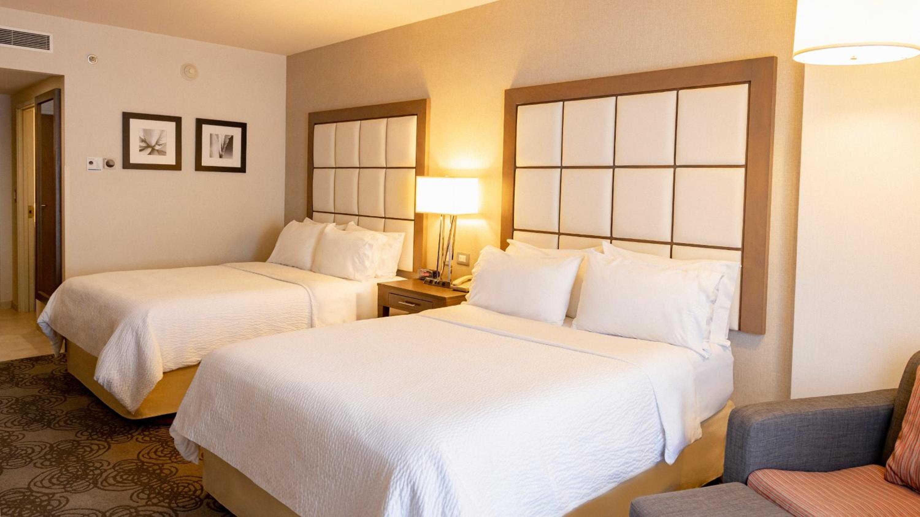 Standard Room with Two Queen Beds photo 3