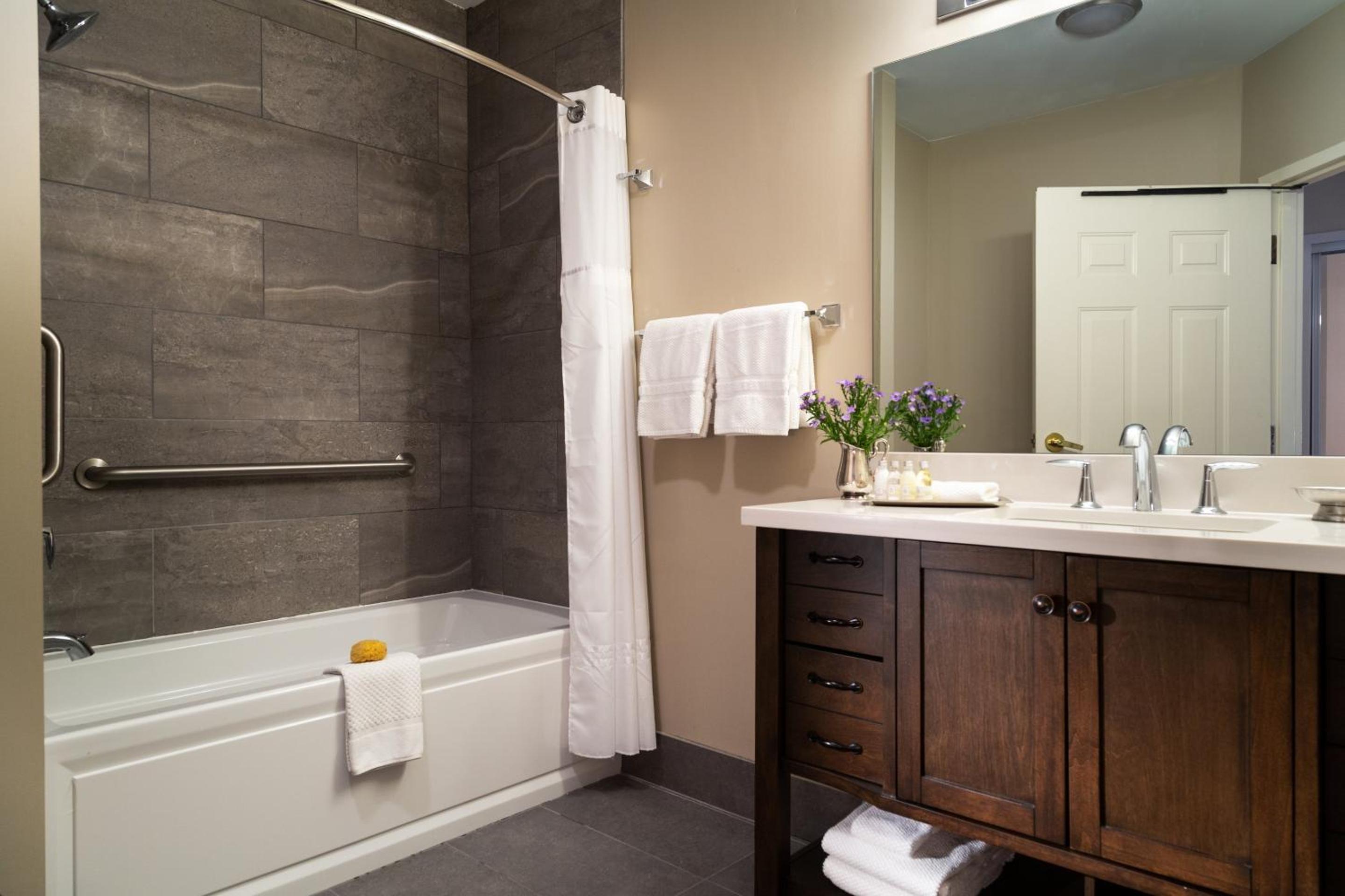 King Room with Spa Bath - Photo 2