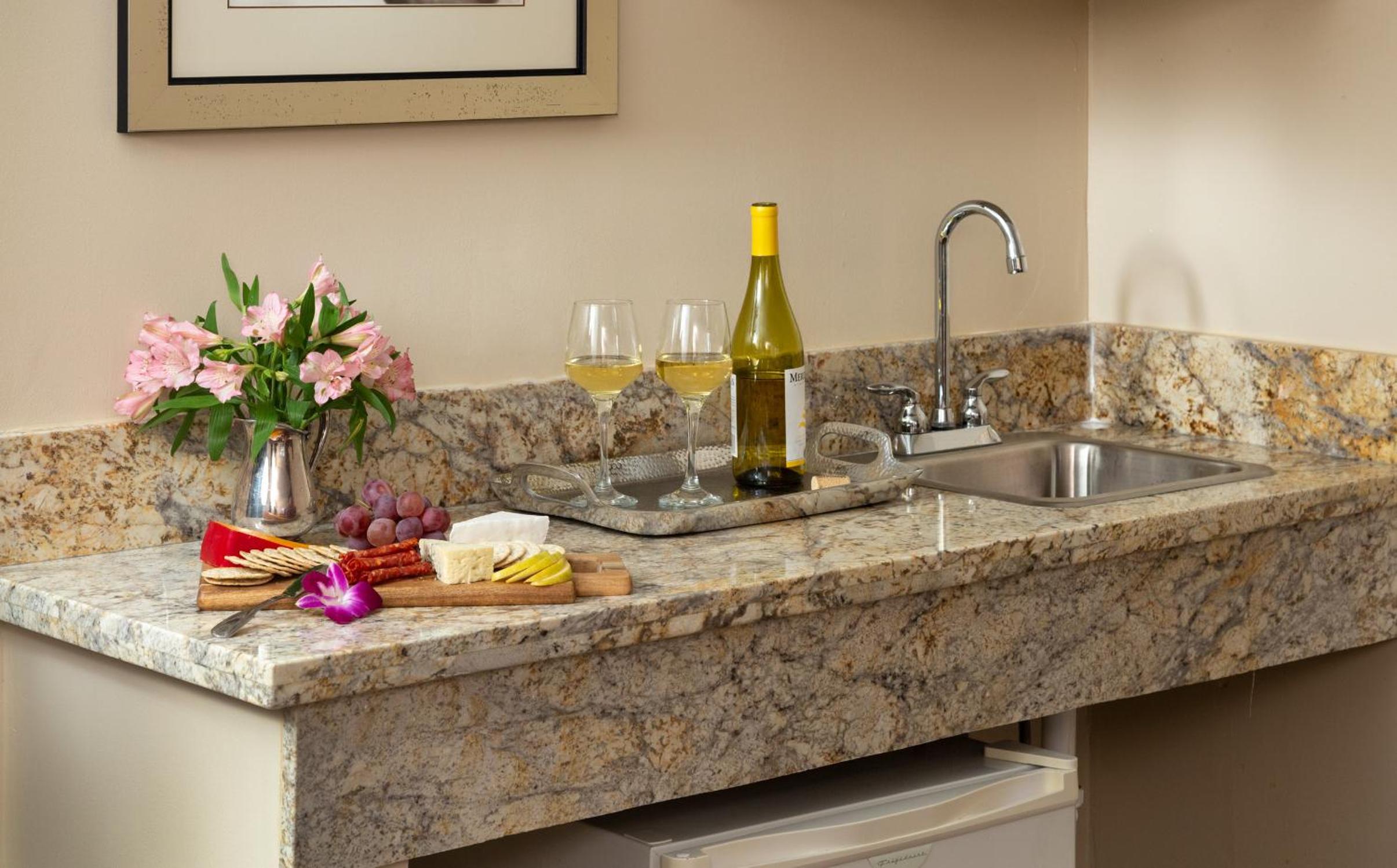 Suite with Spa Bath - Photo 5