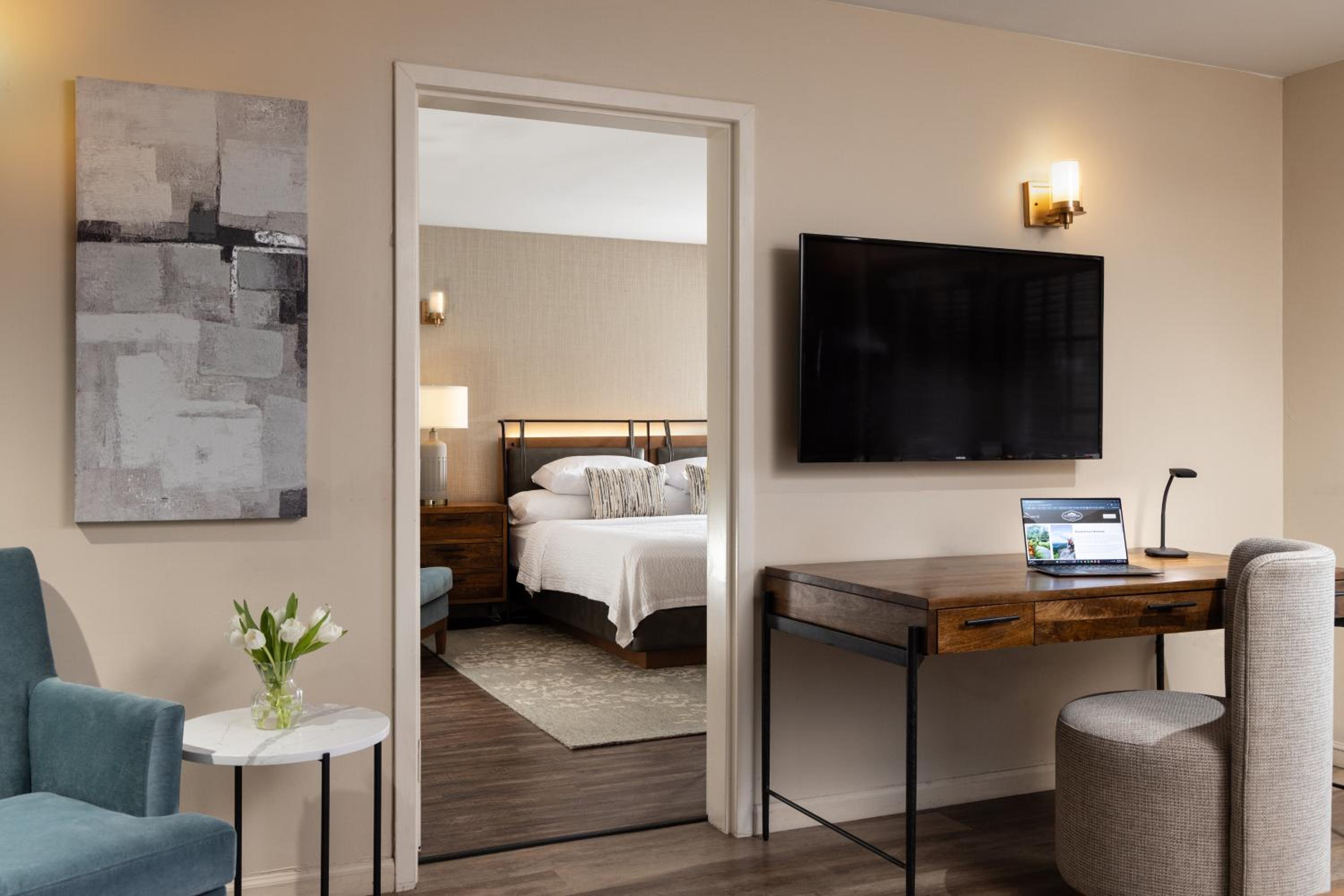 Suite with Spa Bath - Photo 3