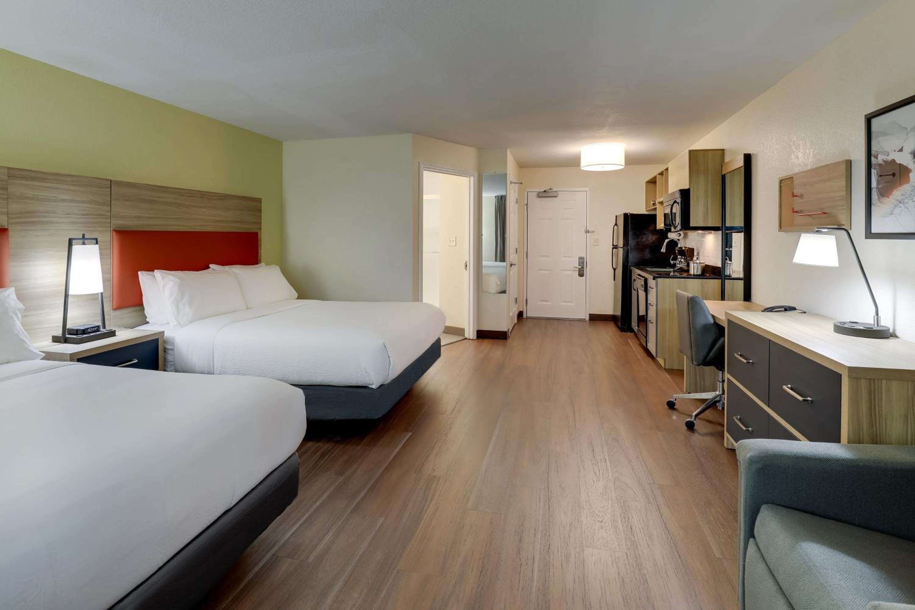 Studio Suite with Two Queen Beds - Photo 16