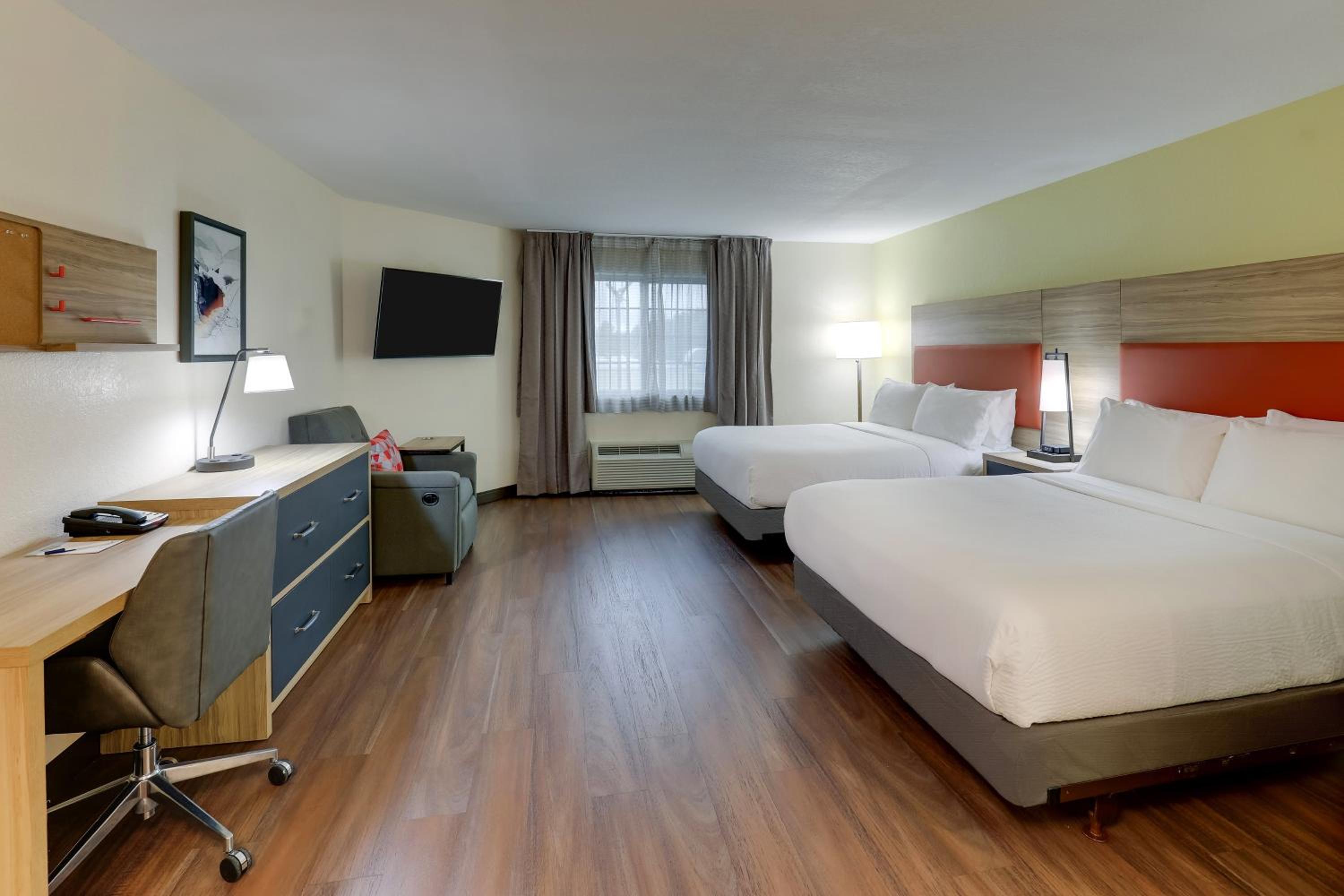 Studio Suite with Two Queen Beds - Photo 11