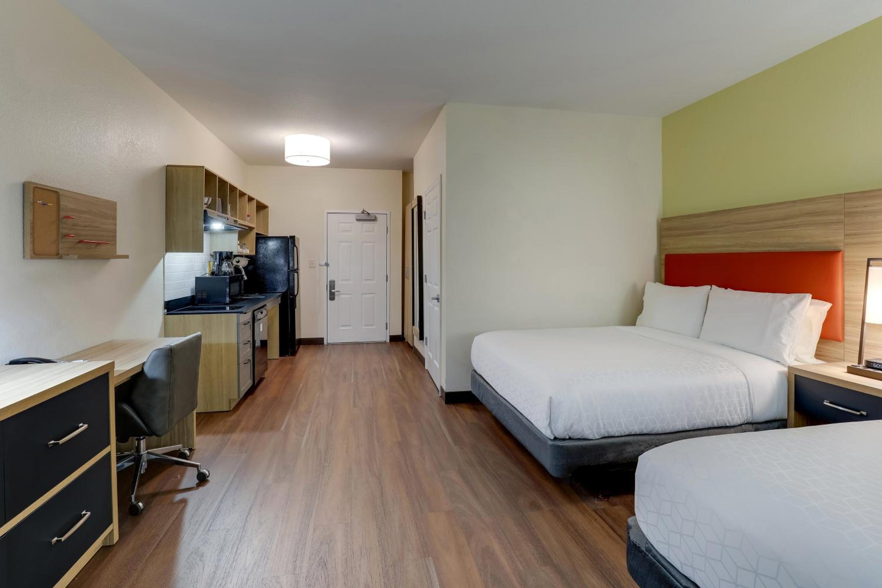Studio Suite with Two Queen Beds - Photo 14