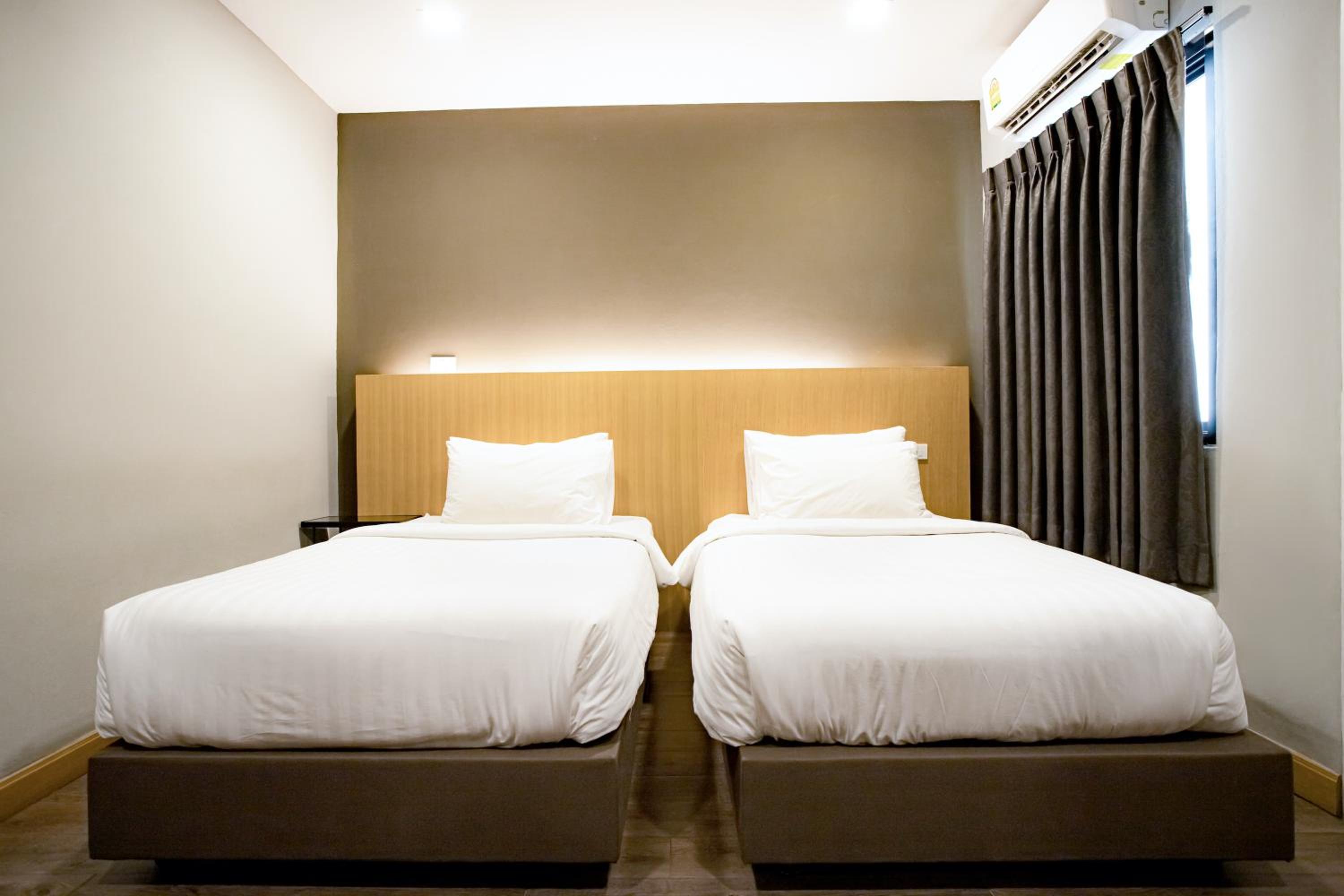 Twin Room with Bathroom photo 2