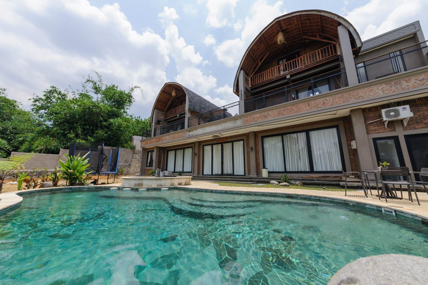 Superior Villa photo 2
