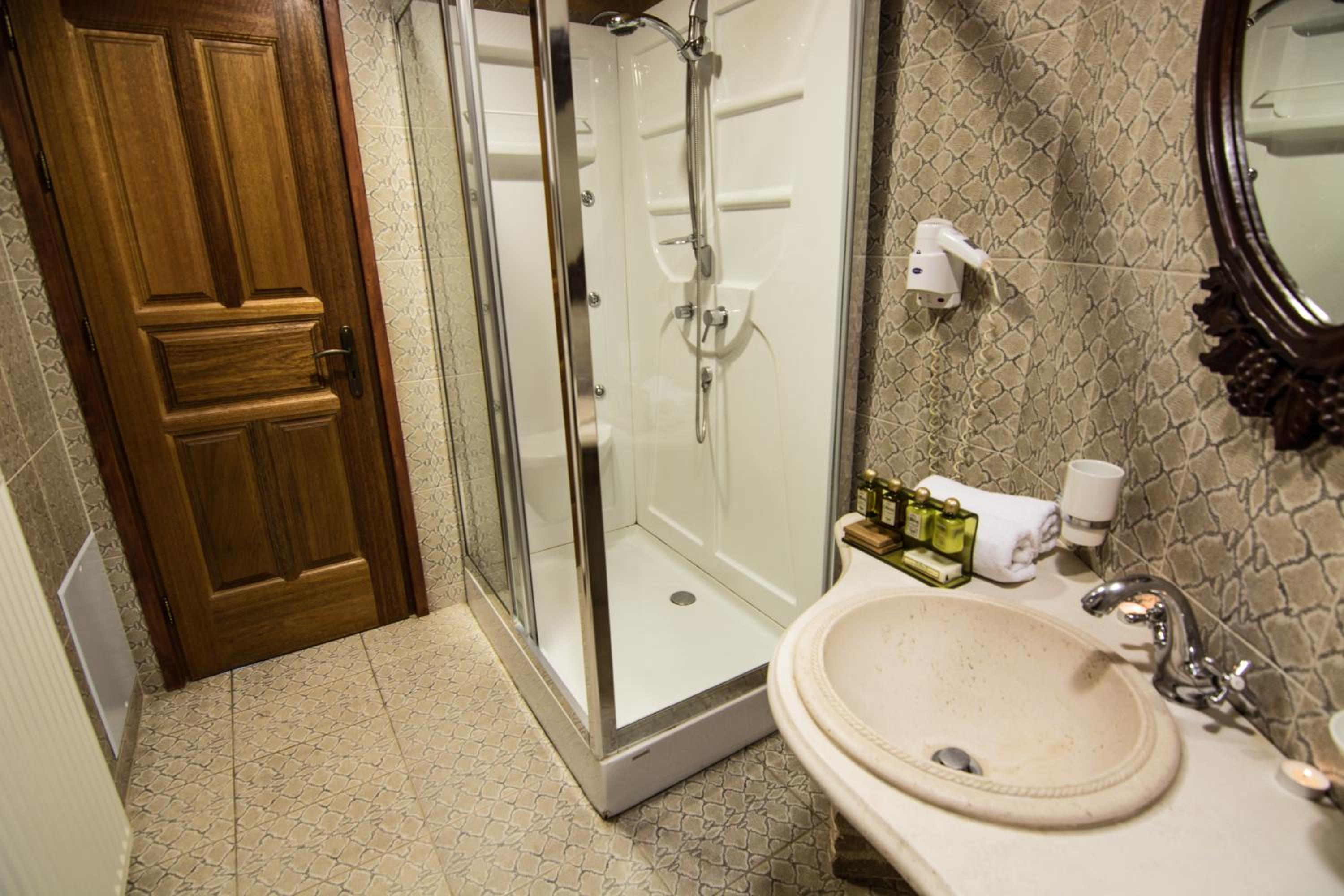 Grand Suite with Hydromassage and Fireplace photo 2
