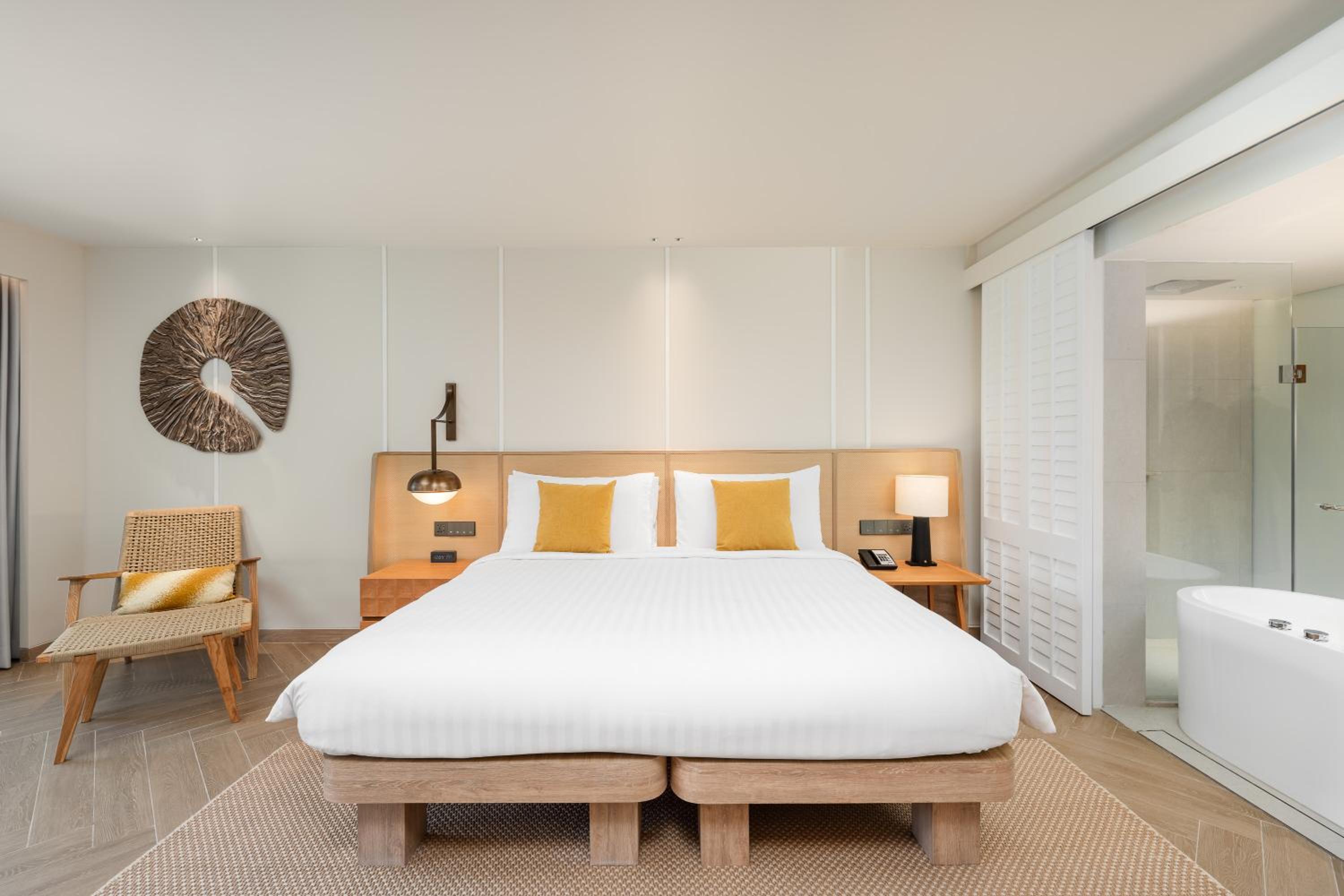 Club Ocean Front 1 King Bed photo 3