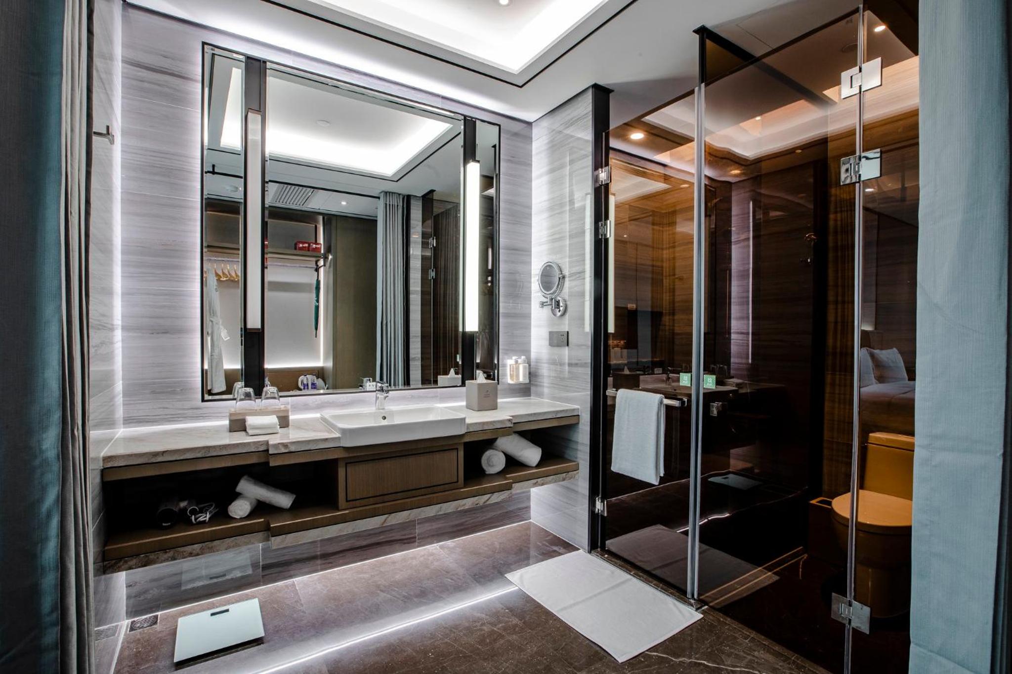 Premium King Room - Photo 2