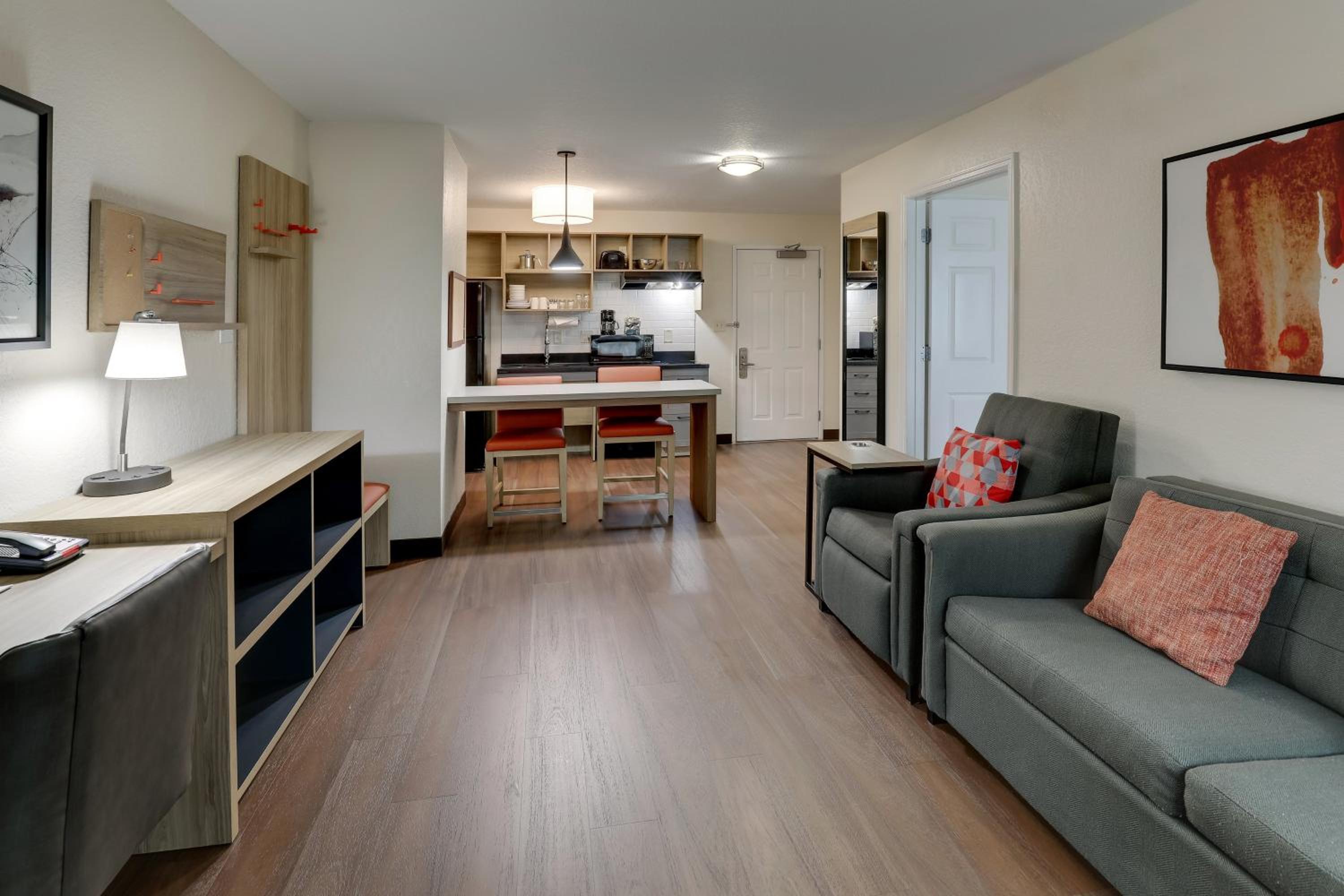 One-Bedroom Queen Suite - Photo 11