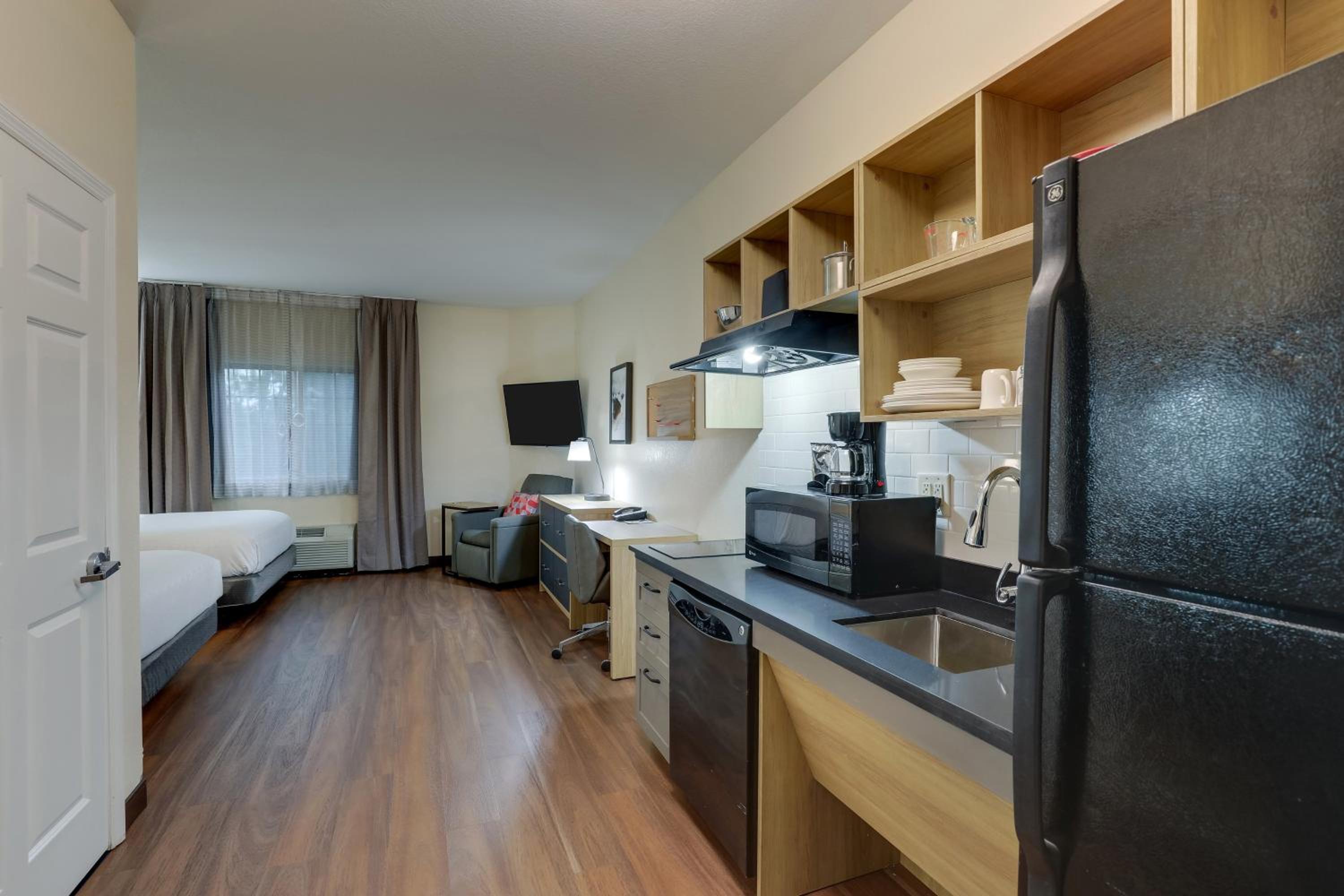 Studio Suite with Two Queen Beds - Photo 15