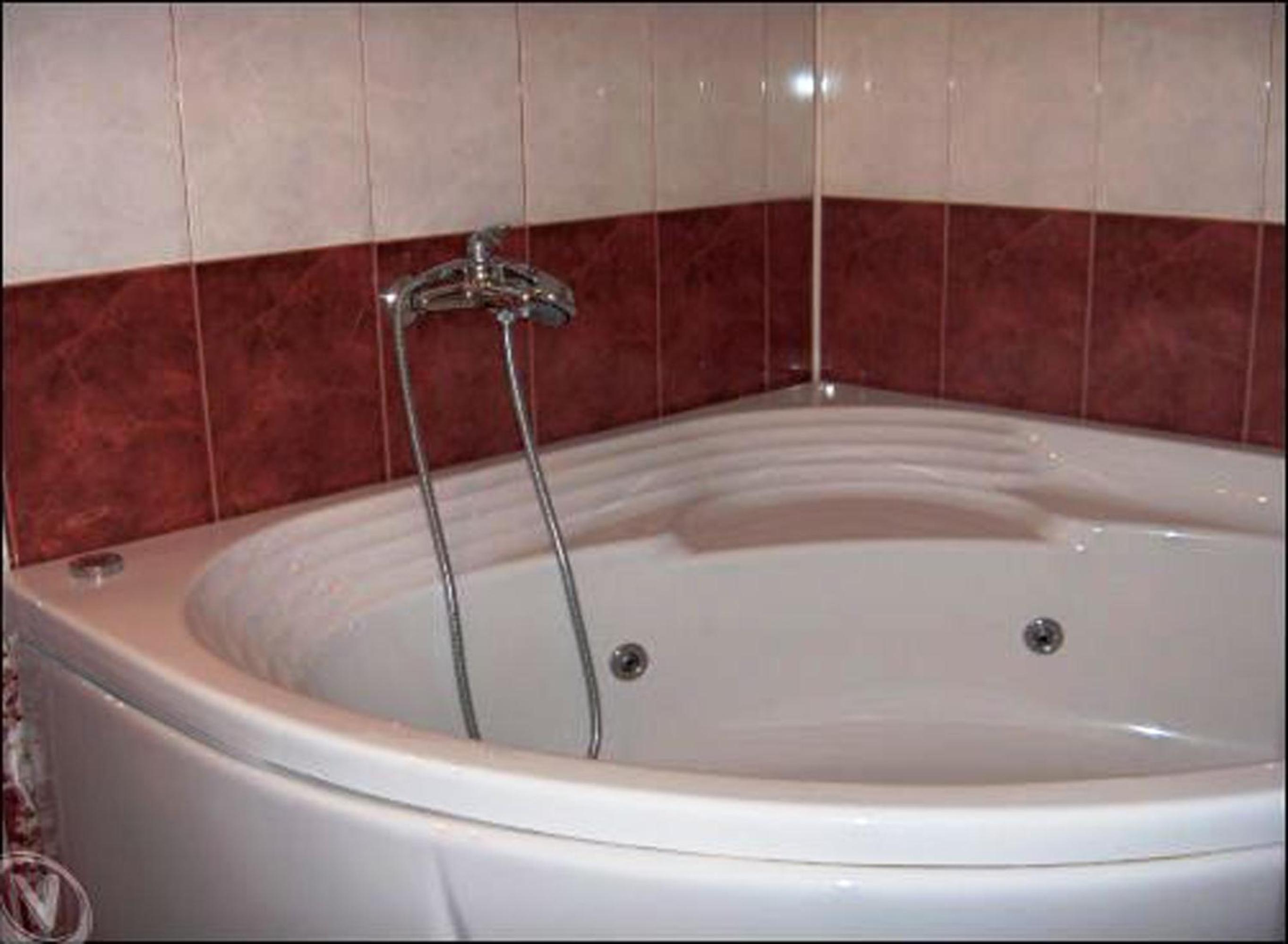 Junior Suite with Hot Tub - Photo 4