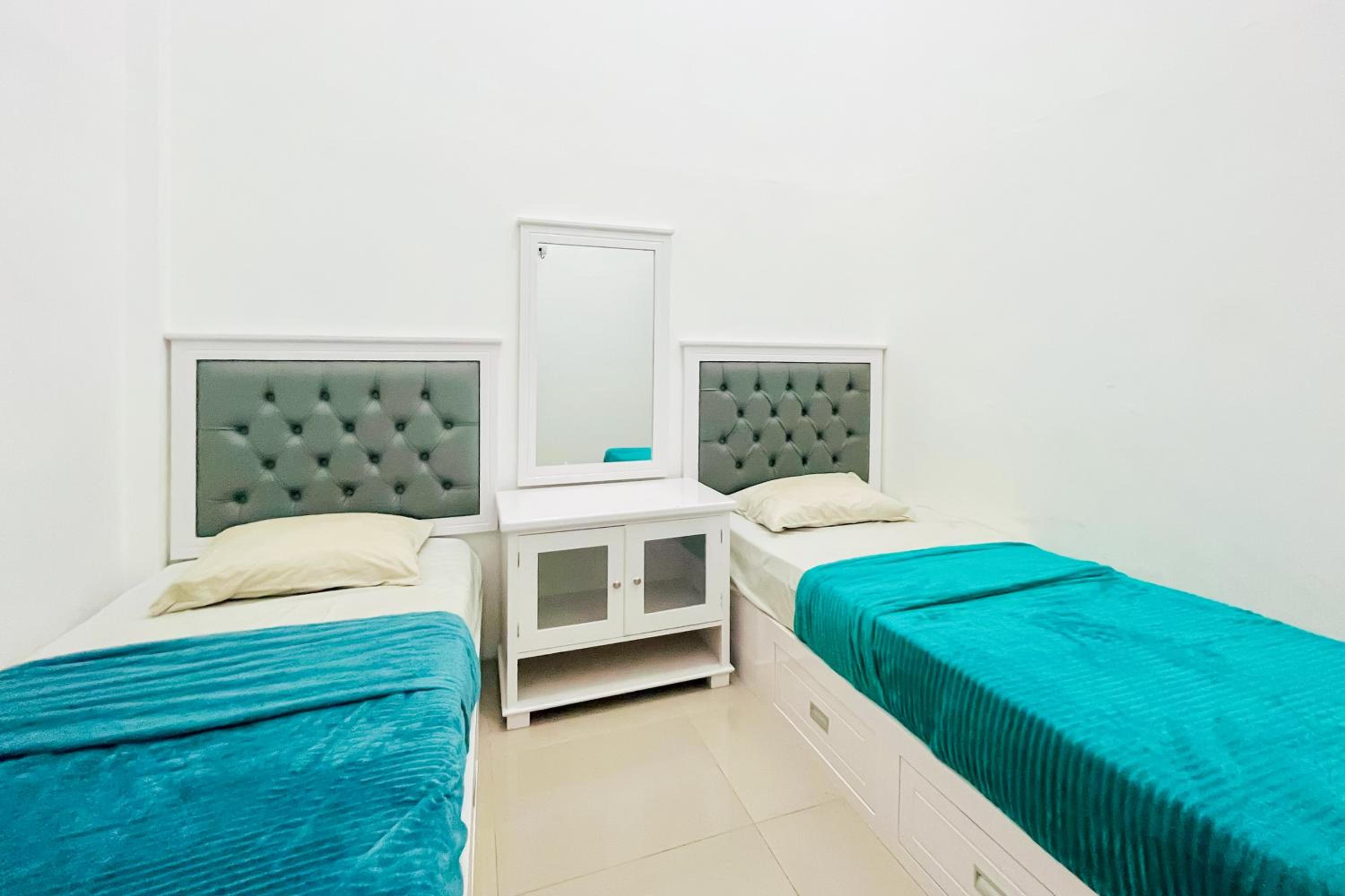 Standard Twin Room - Photo 4