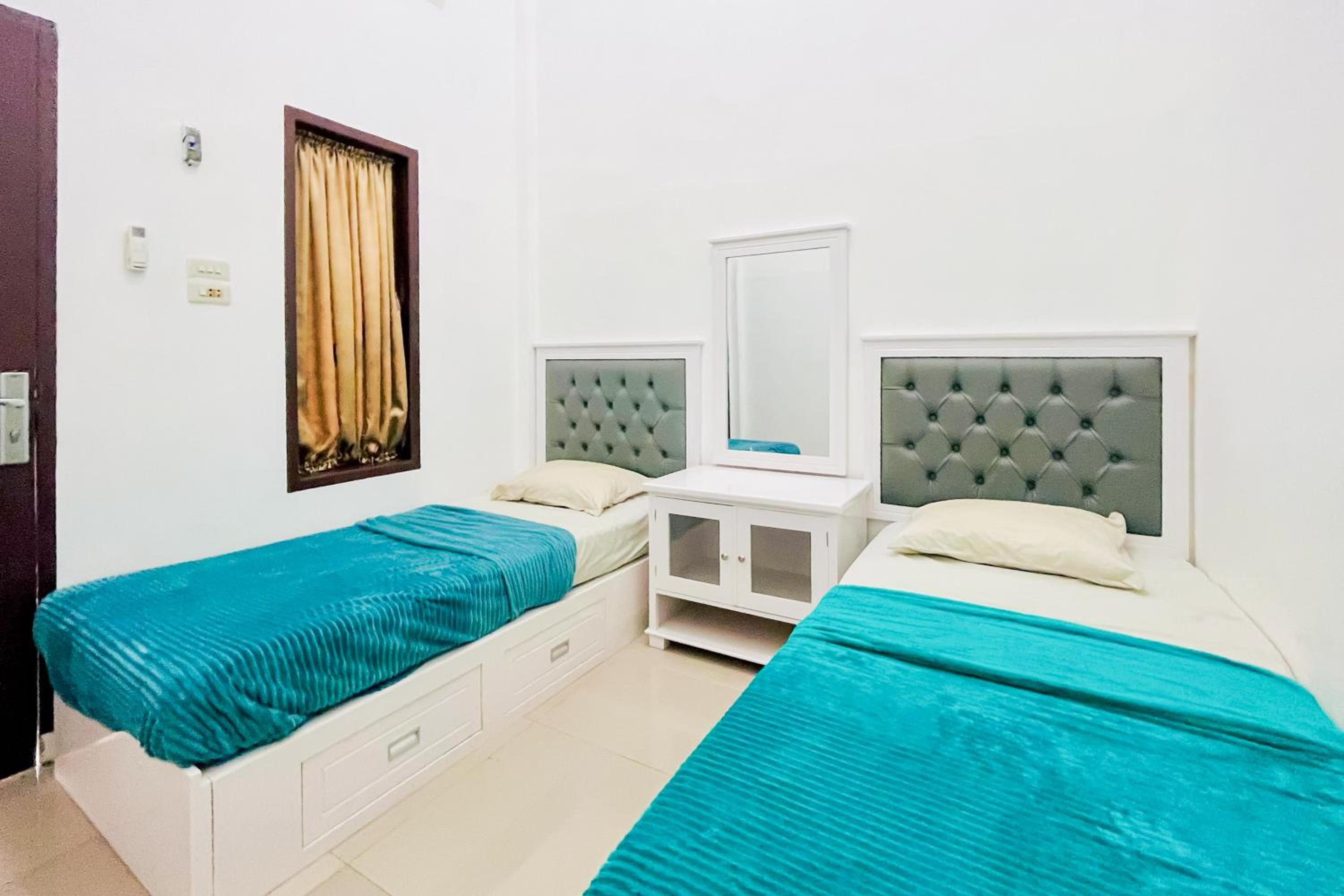 Standard Twin Room - Photo 3