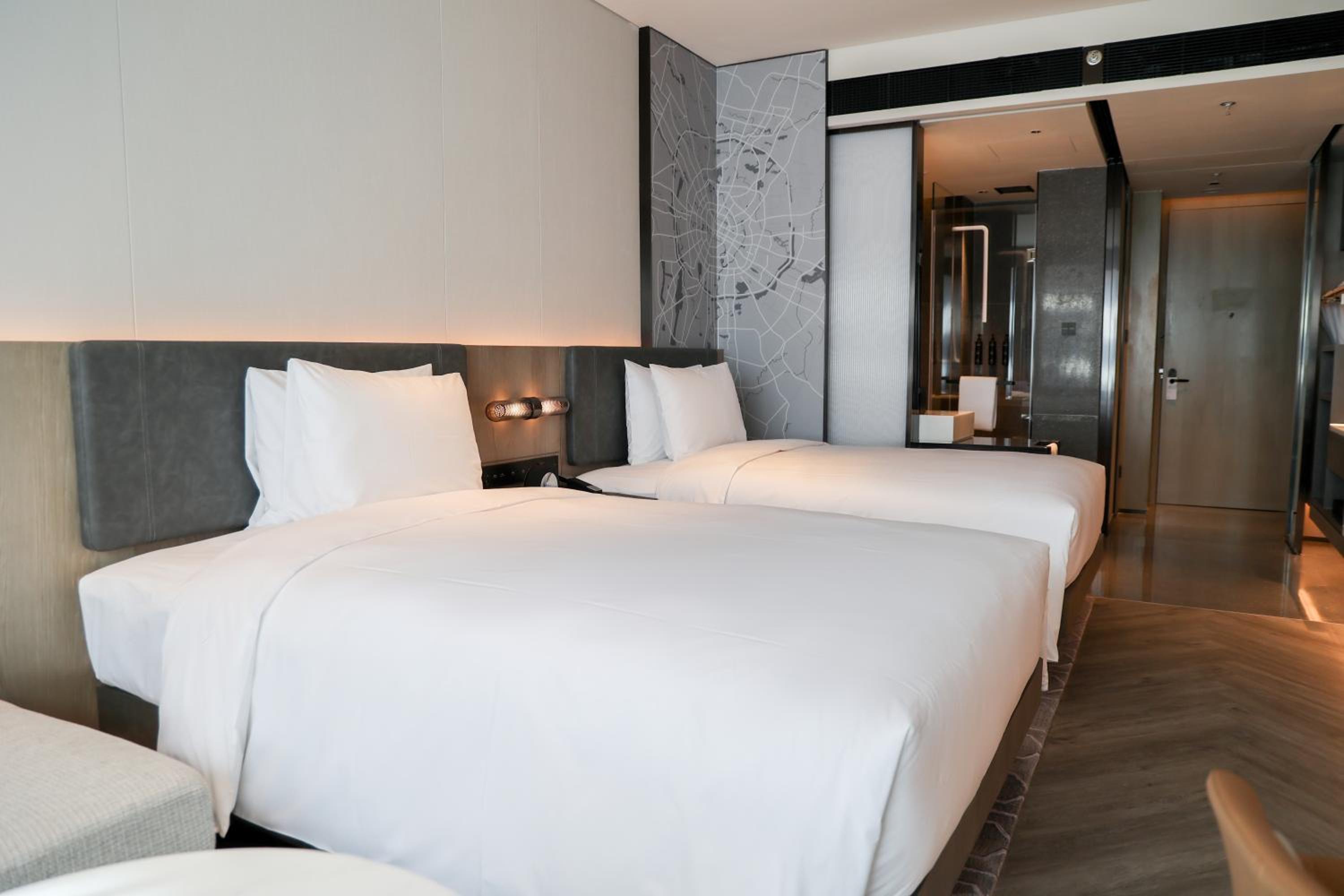 Business King Room with City View